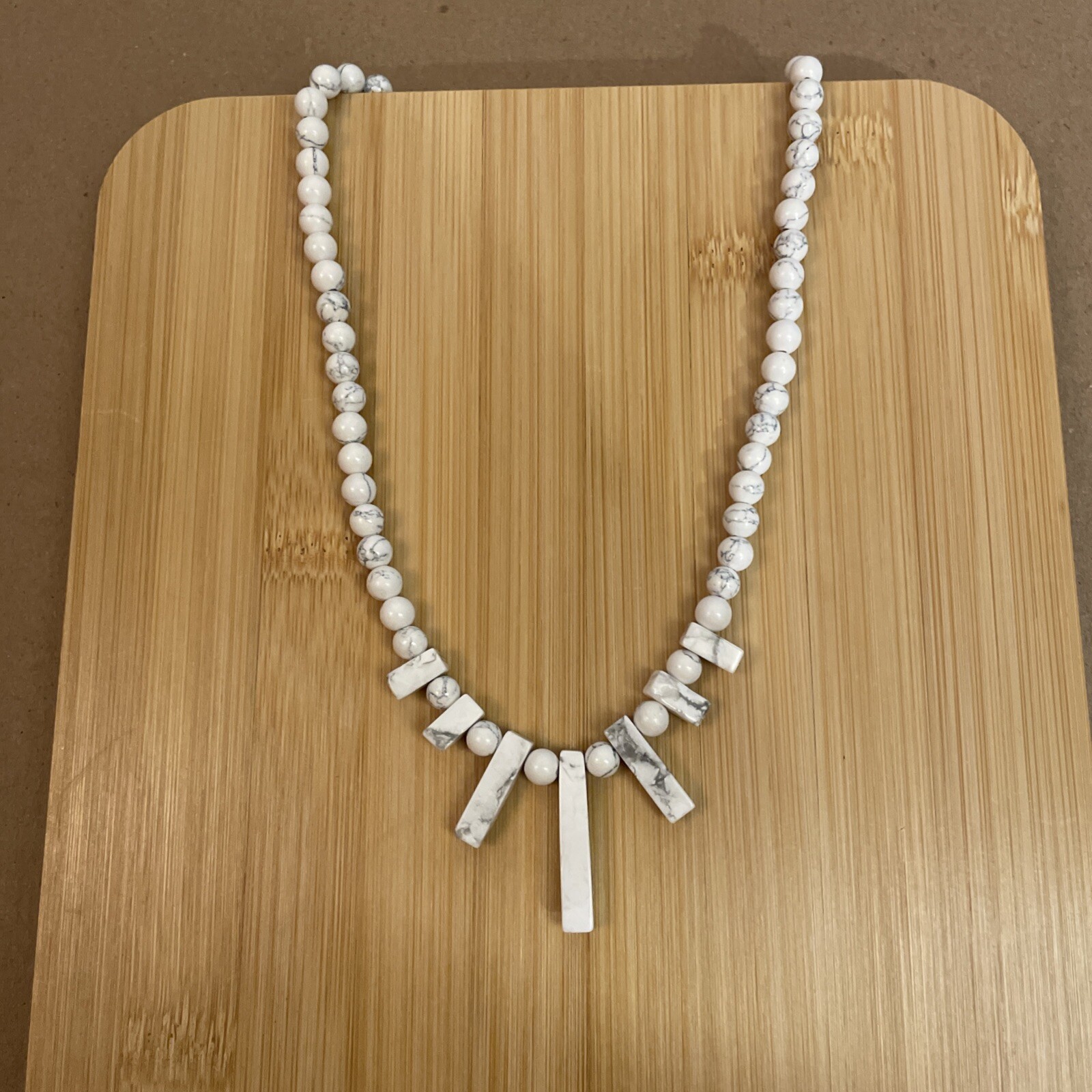 CONSTITUTED white HOWLITE NECKLACE- 18″ TO 20″ -SILVERTONE