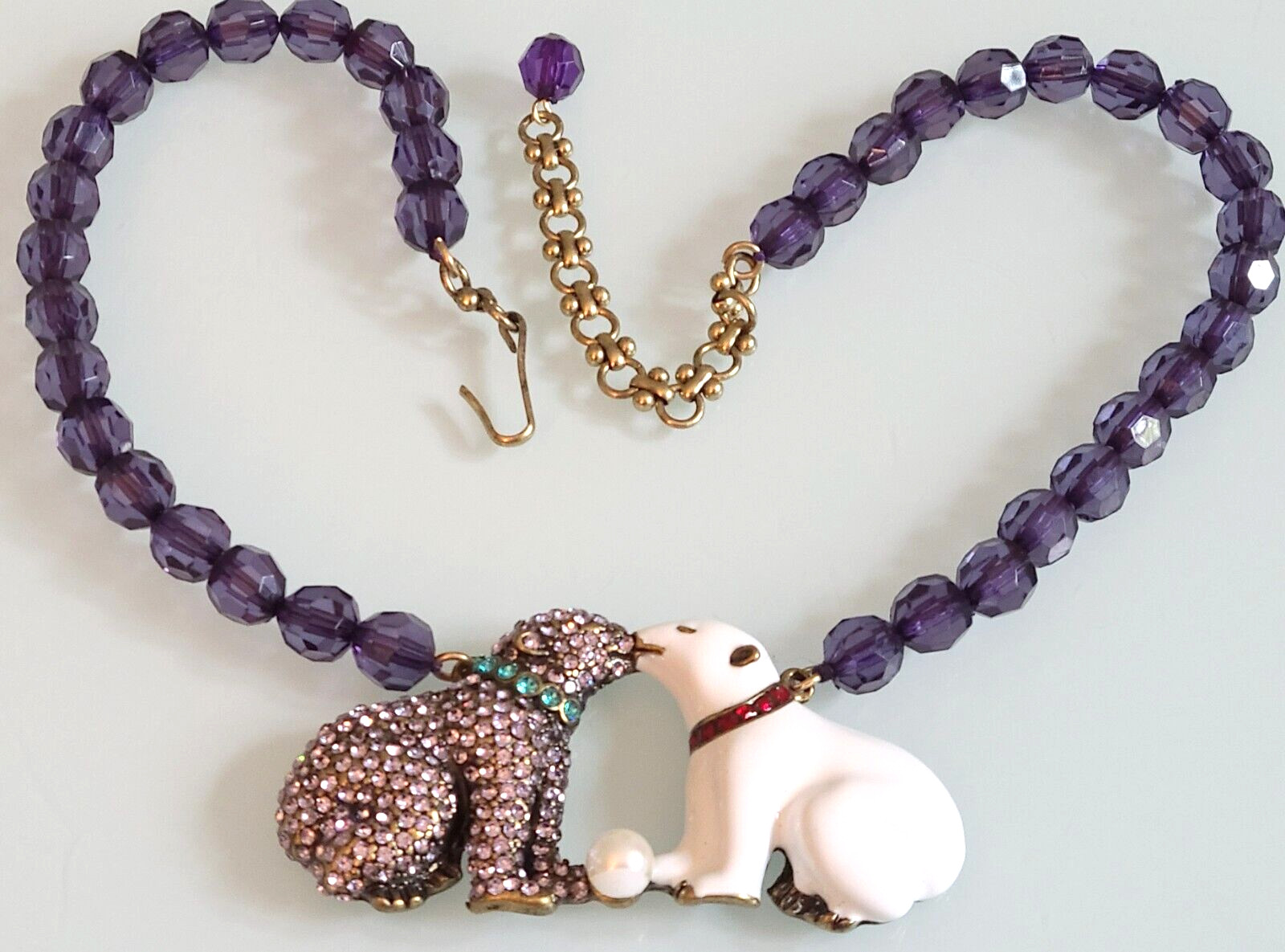 DESIGNER STYLE UNSIGNED POLAR BEARS KISSING PURPLE CRYSTAL NECKLACE