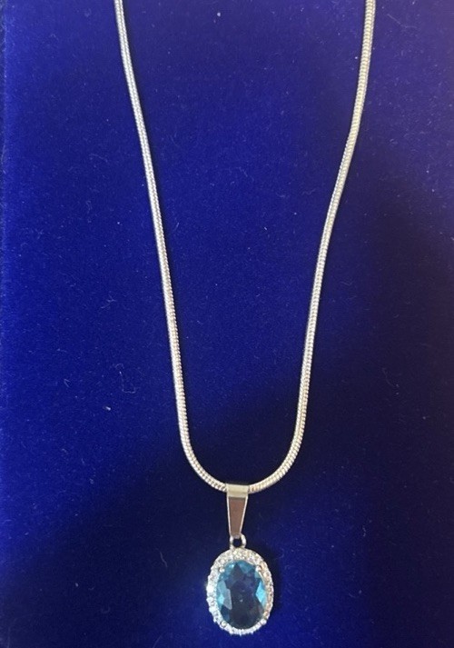 Oval Cut Aquamarine Pendant / White Gold