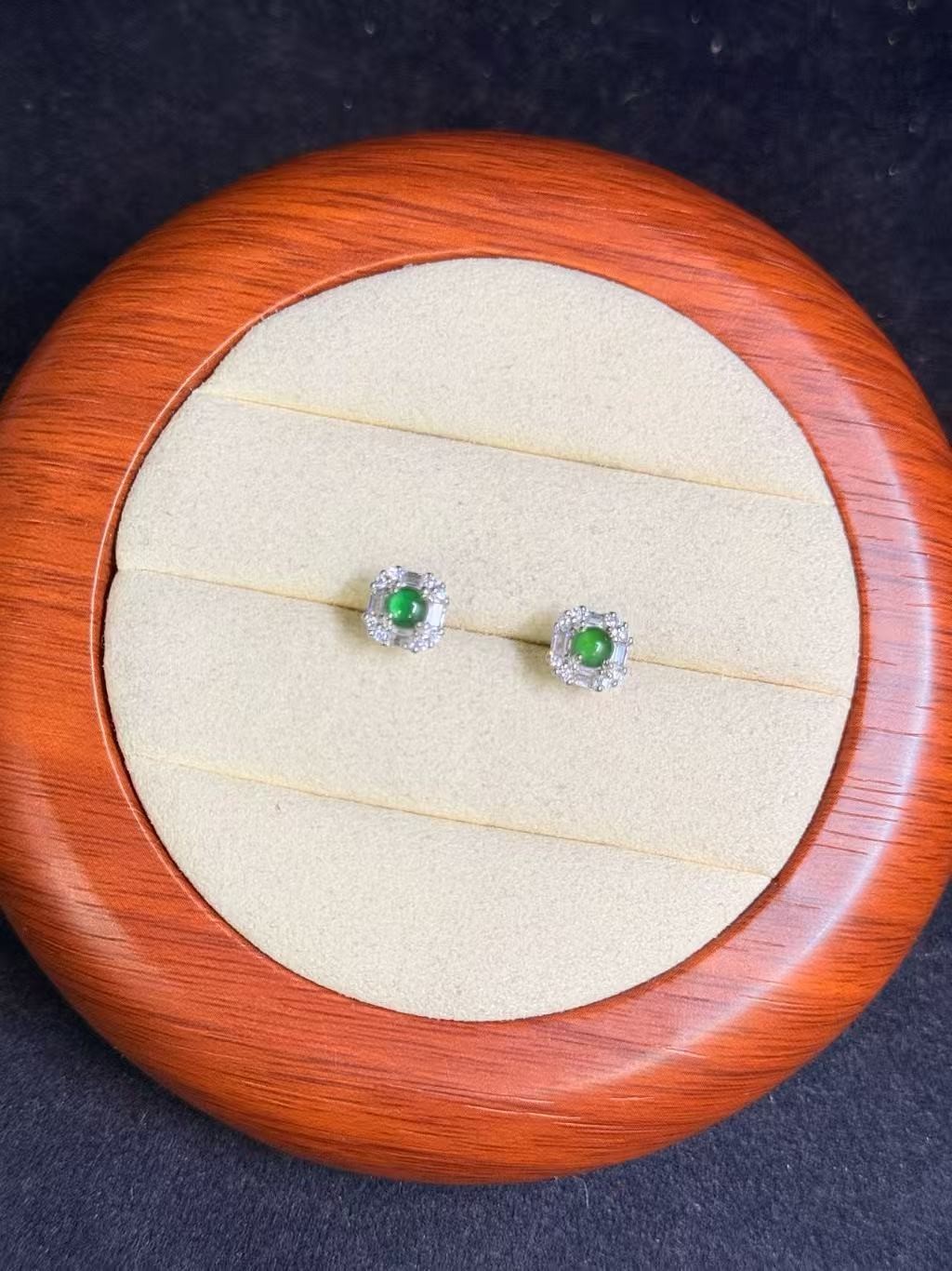 Beautiful Natural grade A jadeite stud earring