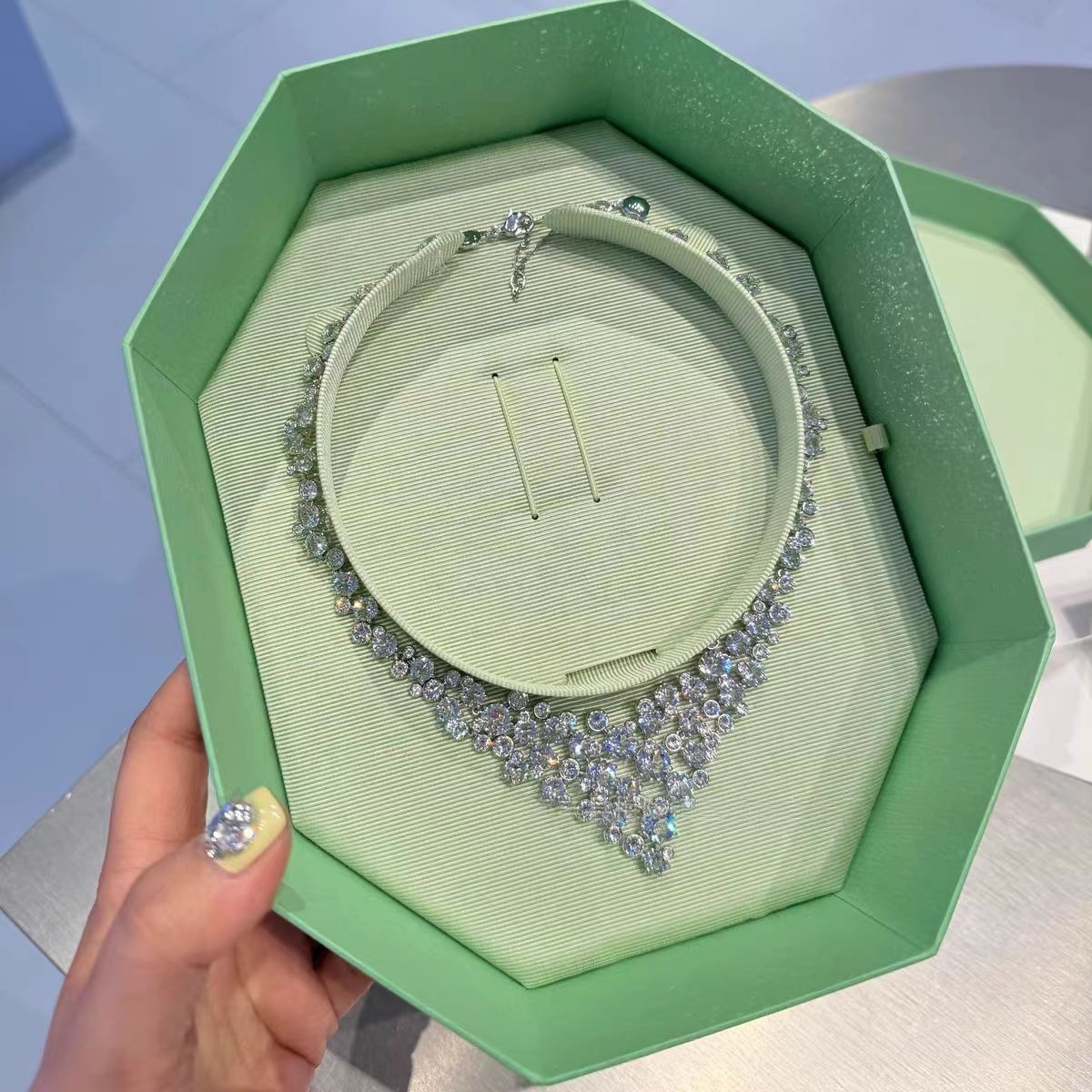 Swarovski Constella V-Necklace – Luxurious Crystal Jewelry