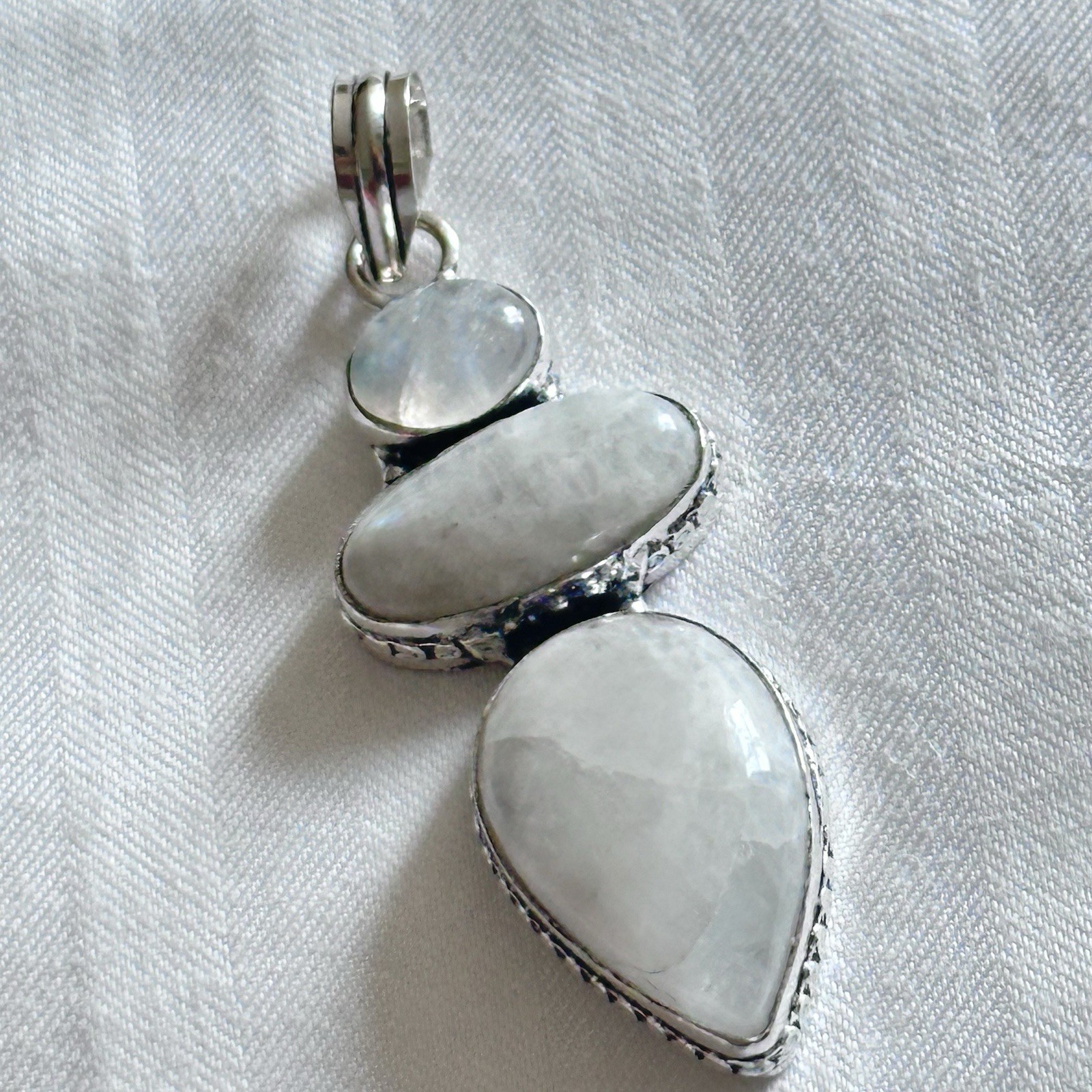Rainbow Moonstone 3 Stones Blue Flash Pendant High Polished Silver Tone Gemstone