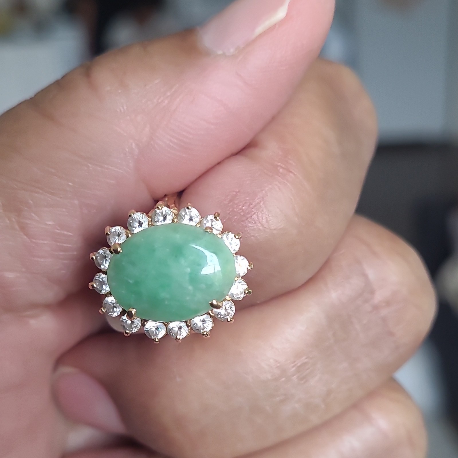 18kt 6.6 Grams Yellow Gold Prong Cocktail Ring Size 6 Oval Green Jade Halo