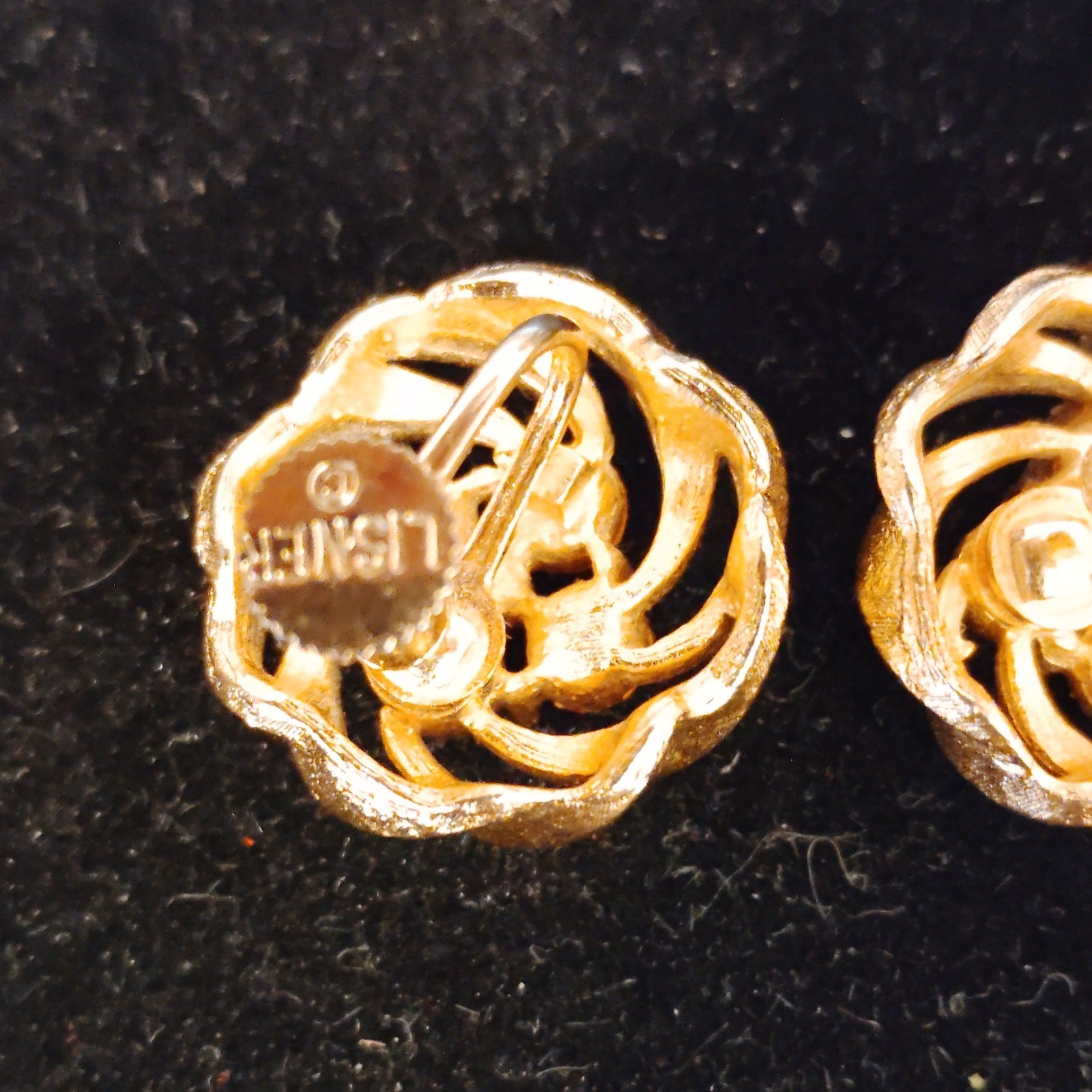Lisner Signed Gold Tone Red Crystal Flower Stud Screw Back Earrings