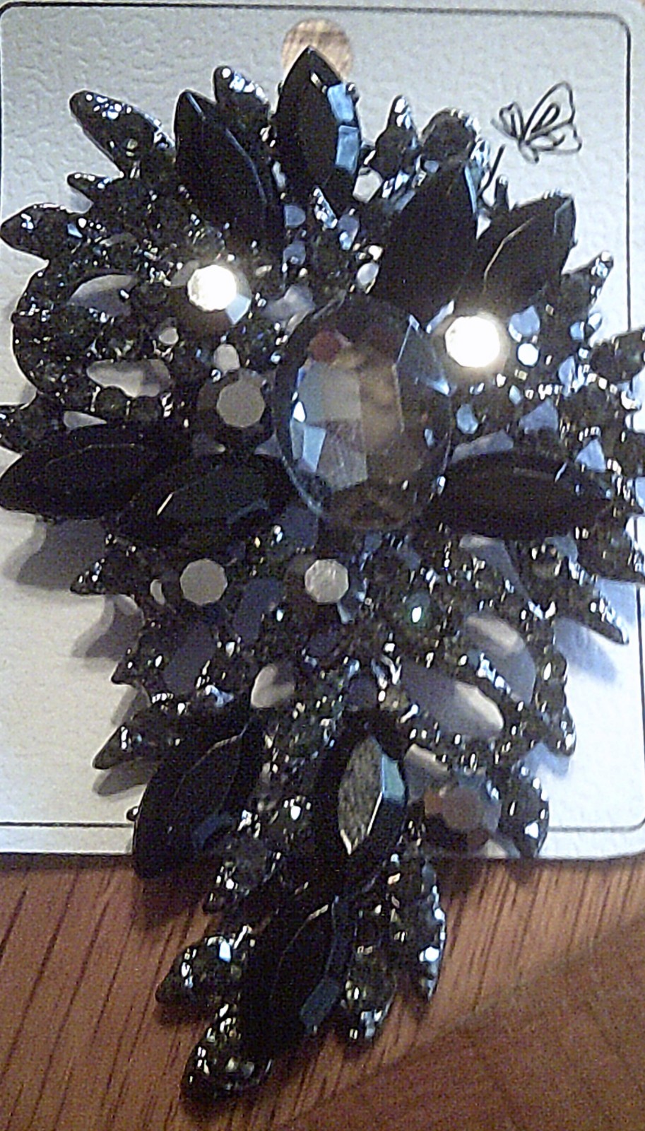 Brooch – black glass stones new