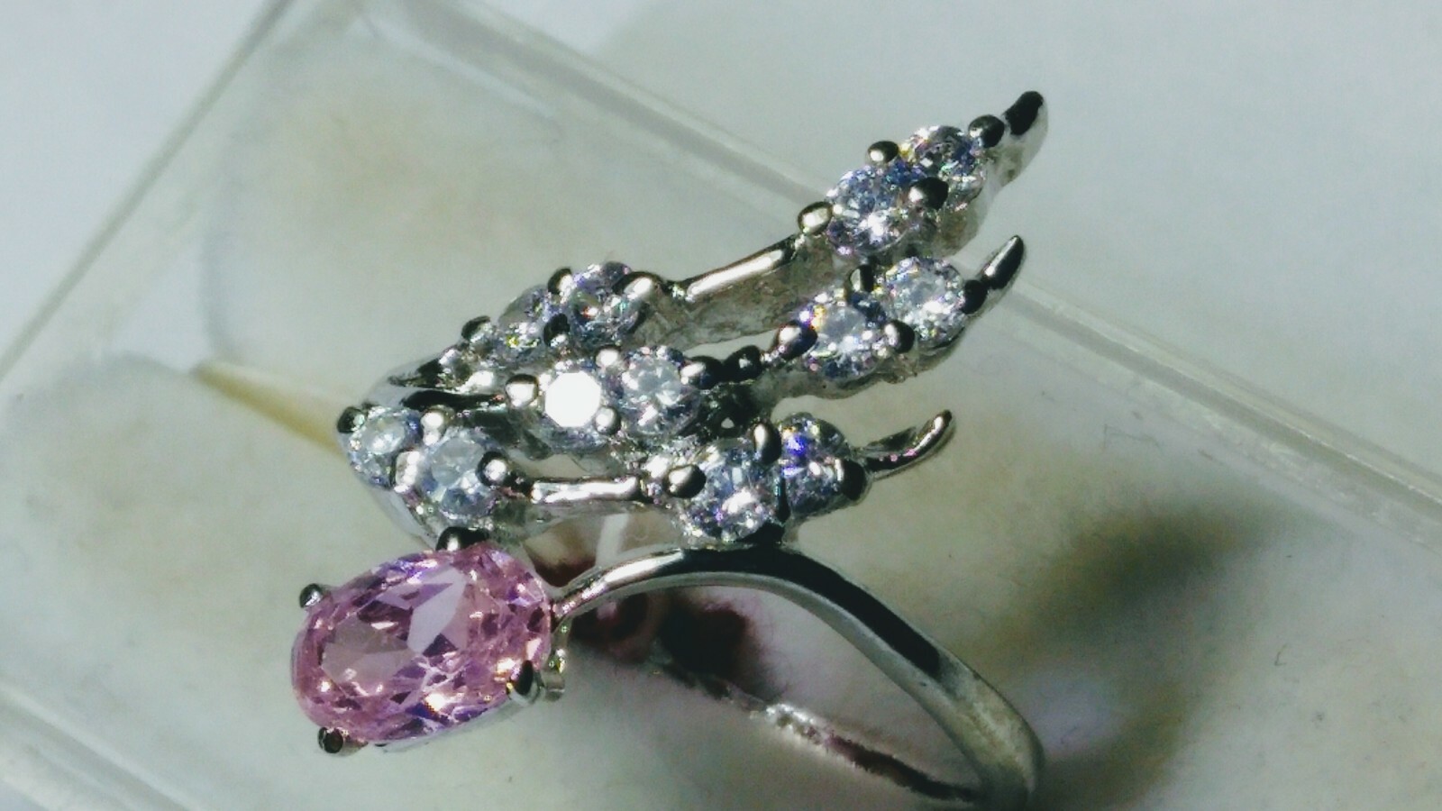 ALLURING DESIGNER CZs SET RING IN STERLING SILVER.925 RING SIZE 5.75-6.0