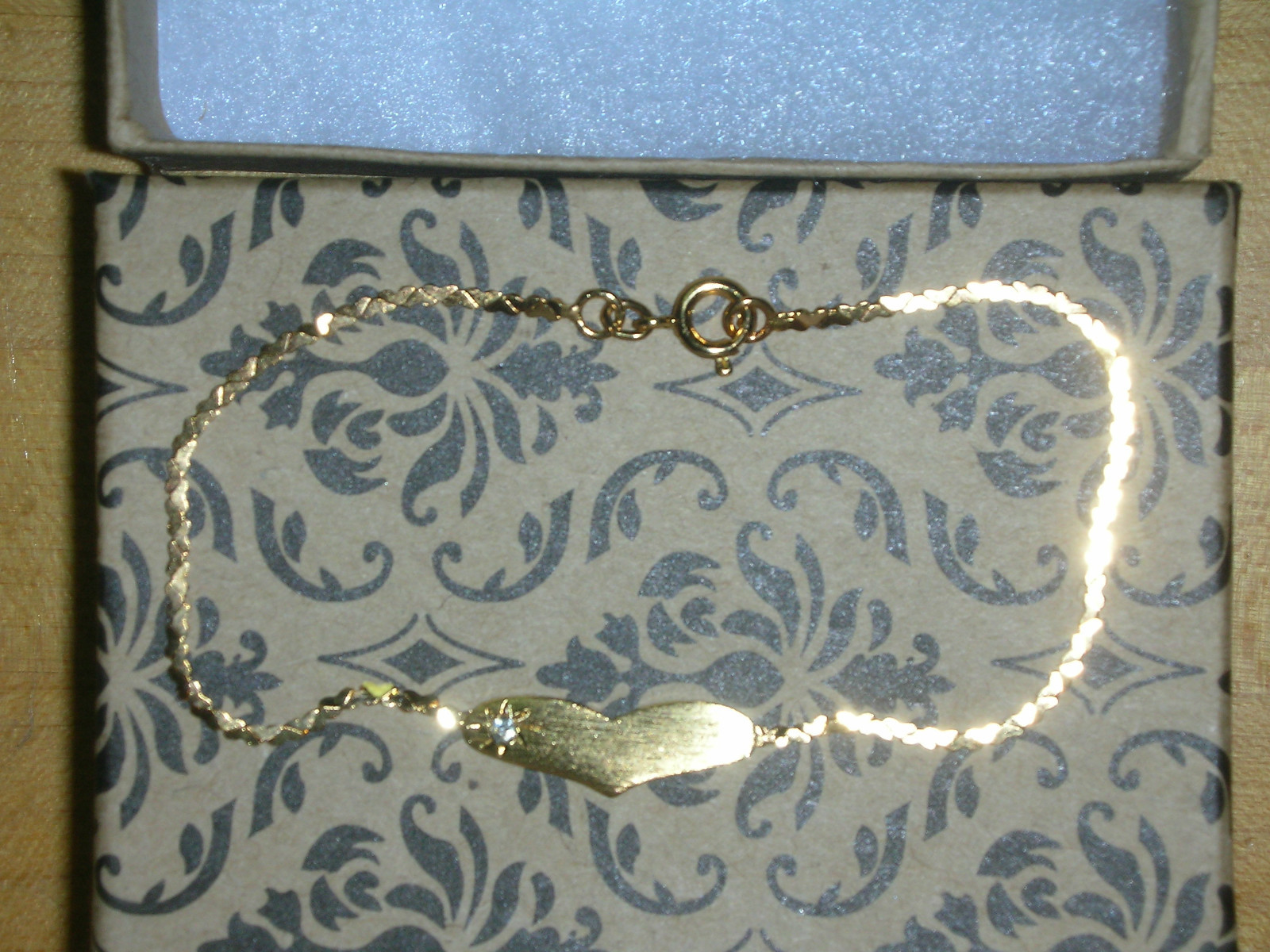 23 Karat Gold Plated Heart Shaped Bracelet w Diamond Chip Made in USA 7 Inch