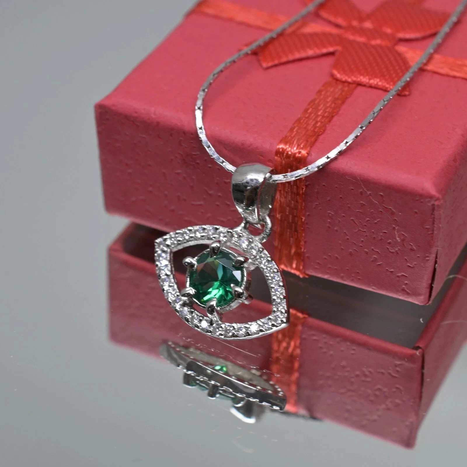 Natural Certified 25.50 Ct Green Sapphire Loose Gemstone Silver 925 Pendant
