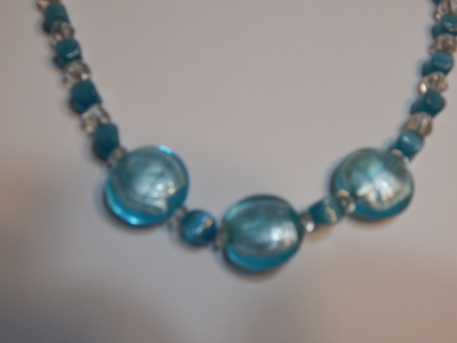 necklace women 25in biue beaded cats eyes with glass beads (N15)