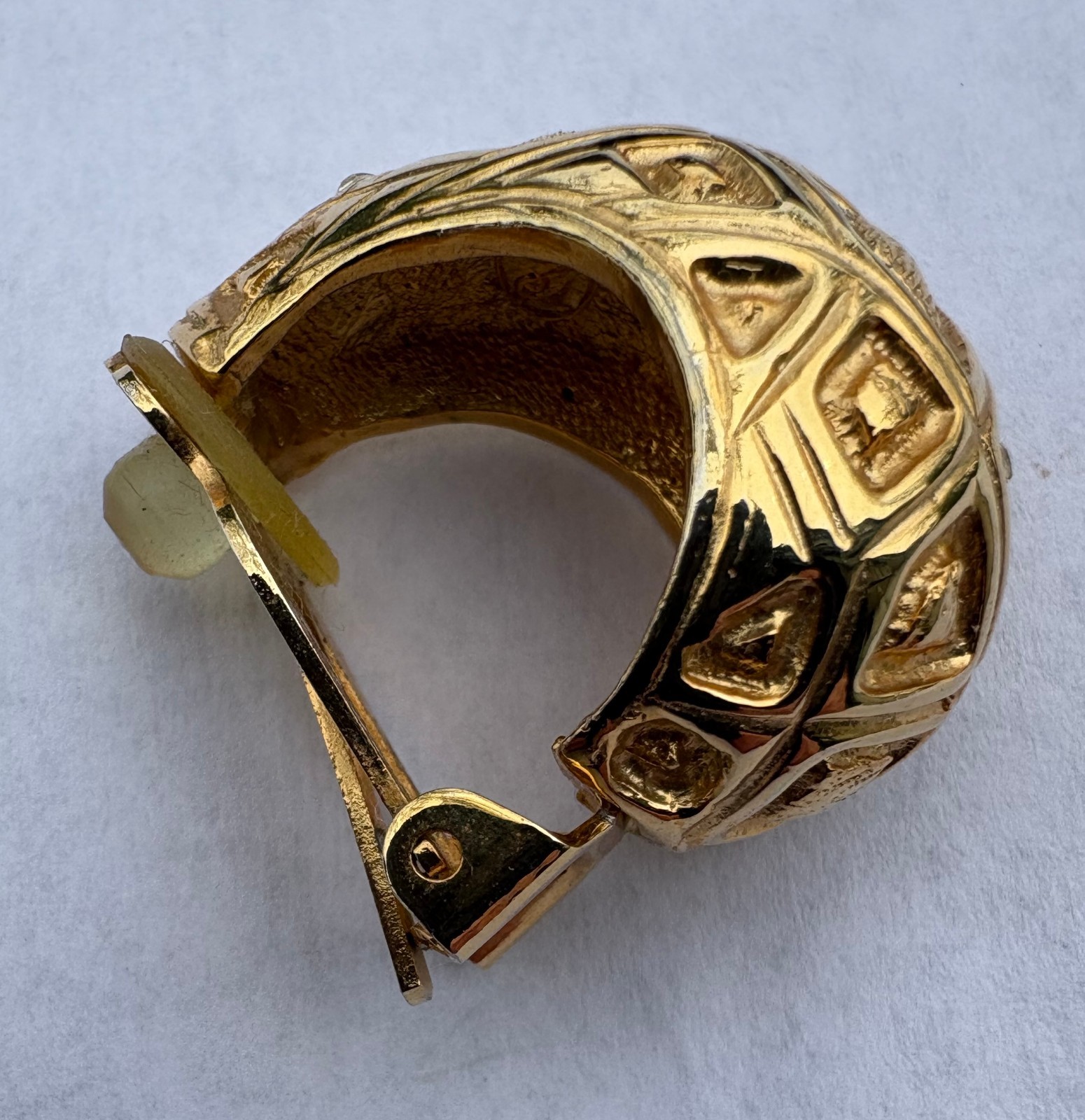 Clip-on earring with false diamonds