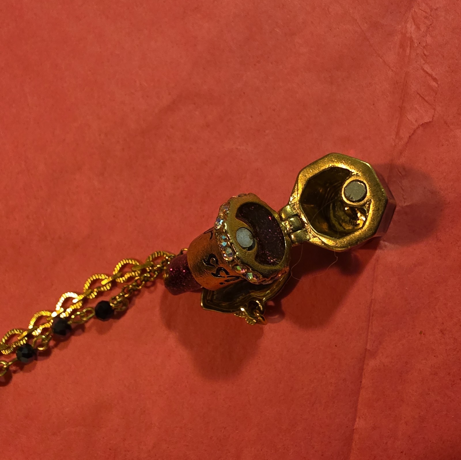 Betsey Johnson Lipstick Glitter Enamel Charm Retired Kiss Me Necklace Gold Tone