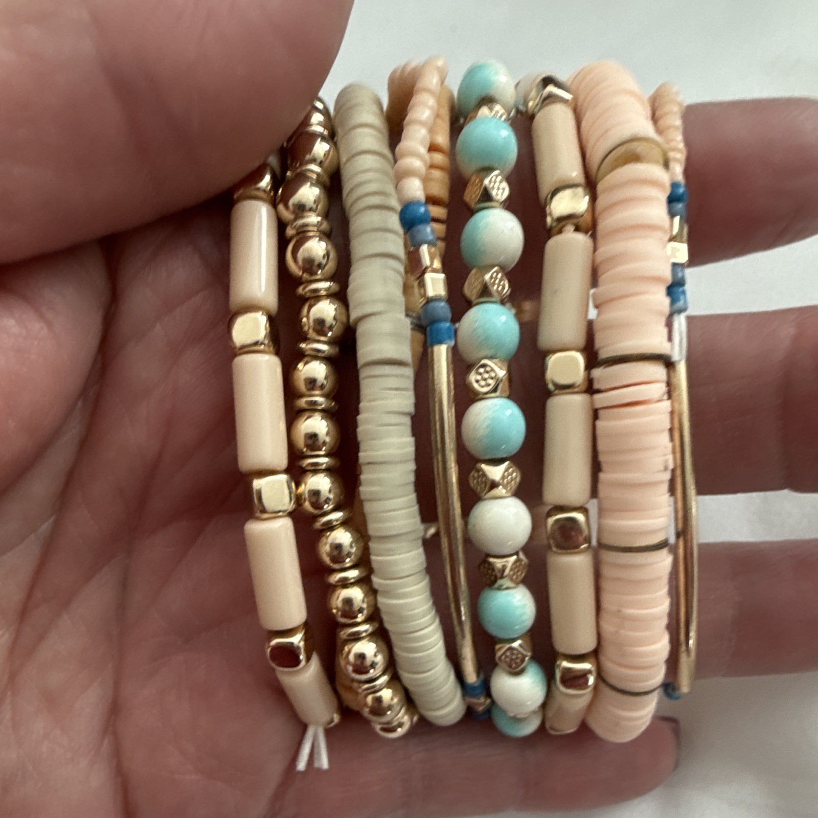 Stackable Beaded & Gold Tone Bangle Bracelet Set Pink Blue White Tan