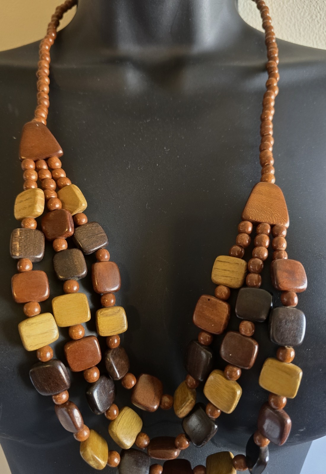 Necklace Wooden New 14 Inch Beautiful