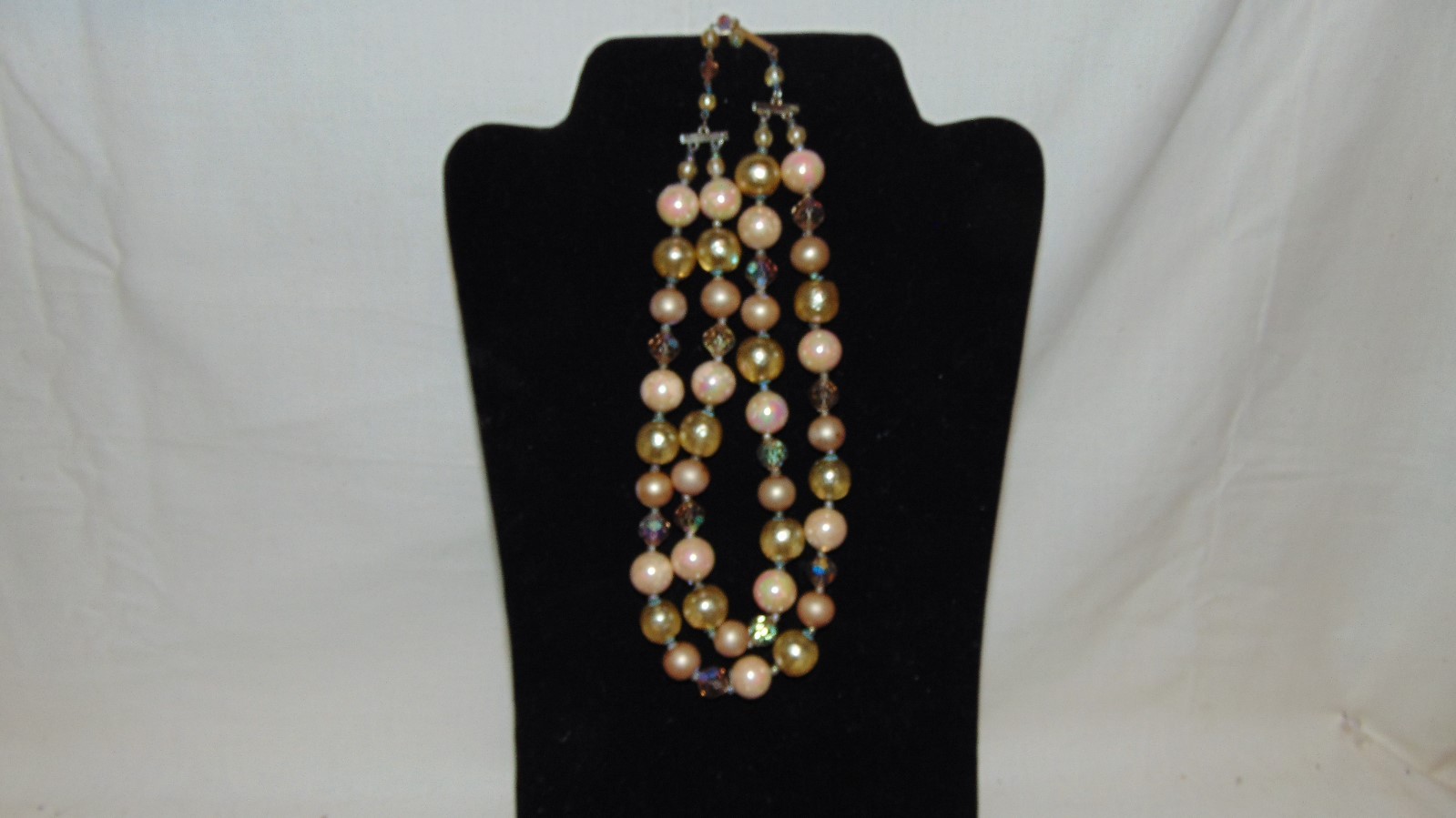 15″ TO 17″ VINTAGE BEAUTIFUL TWO STRAND GLASS BEAD NECKLACE