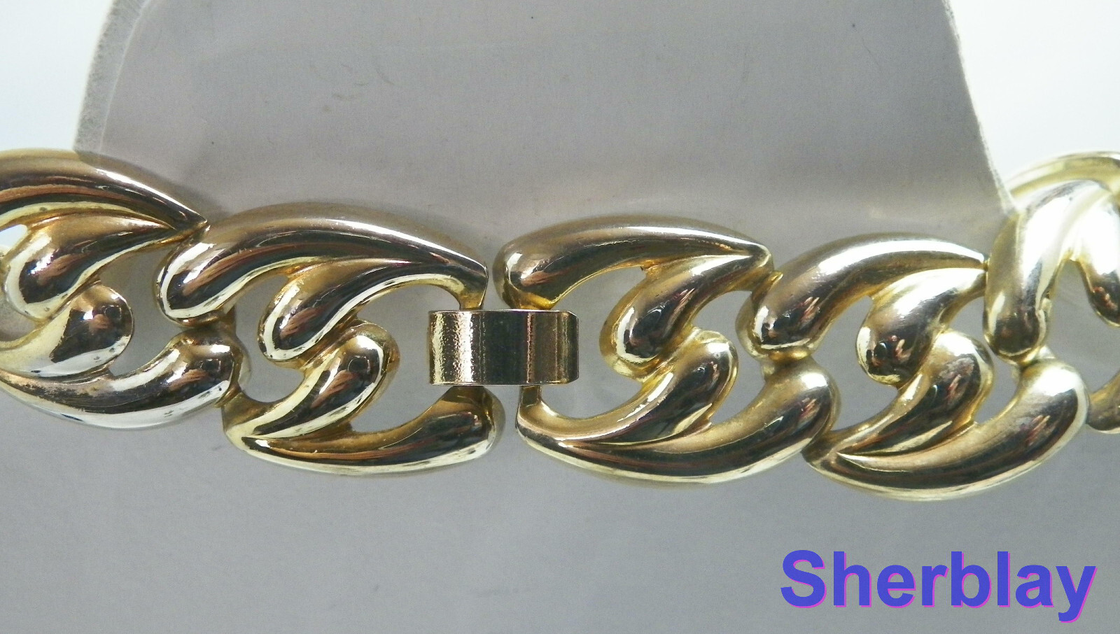 Costume Jewelry Choker Collar Gold Tone Lies Flat Push Button Closure 1980s 17″