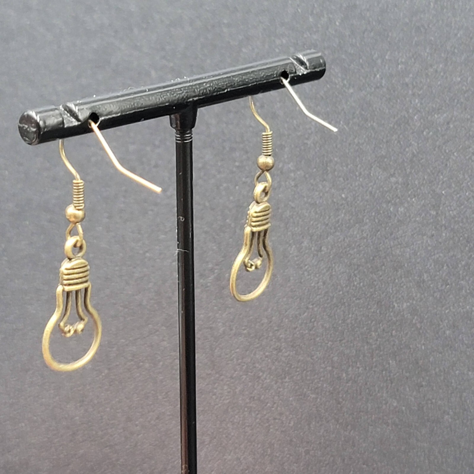 Light Bulb Idea Pierced Earrings Bronze tone Dangle New 7/8″