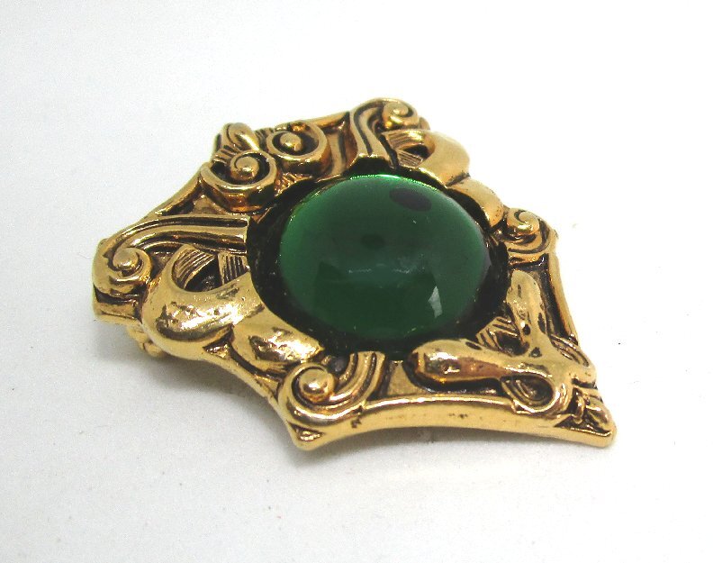 HATTIE CARNEGIE Pin – Gold Plate and Glass 17.7 grams 1 1/2”