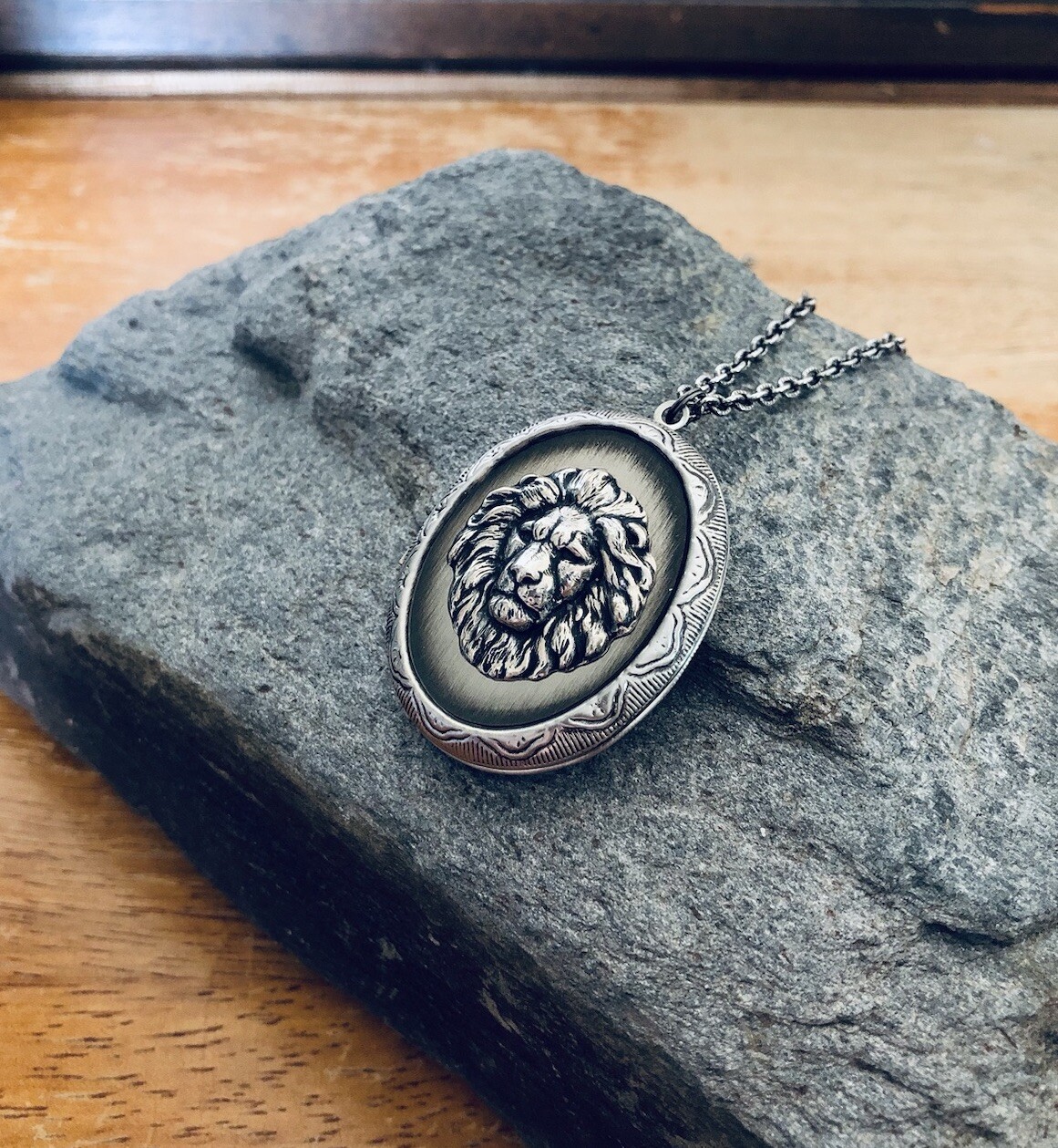 Lion Locket Necklace Antique Silver pltd Photos Keepsakes Pill Stash Box Pendant
