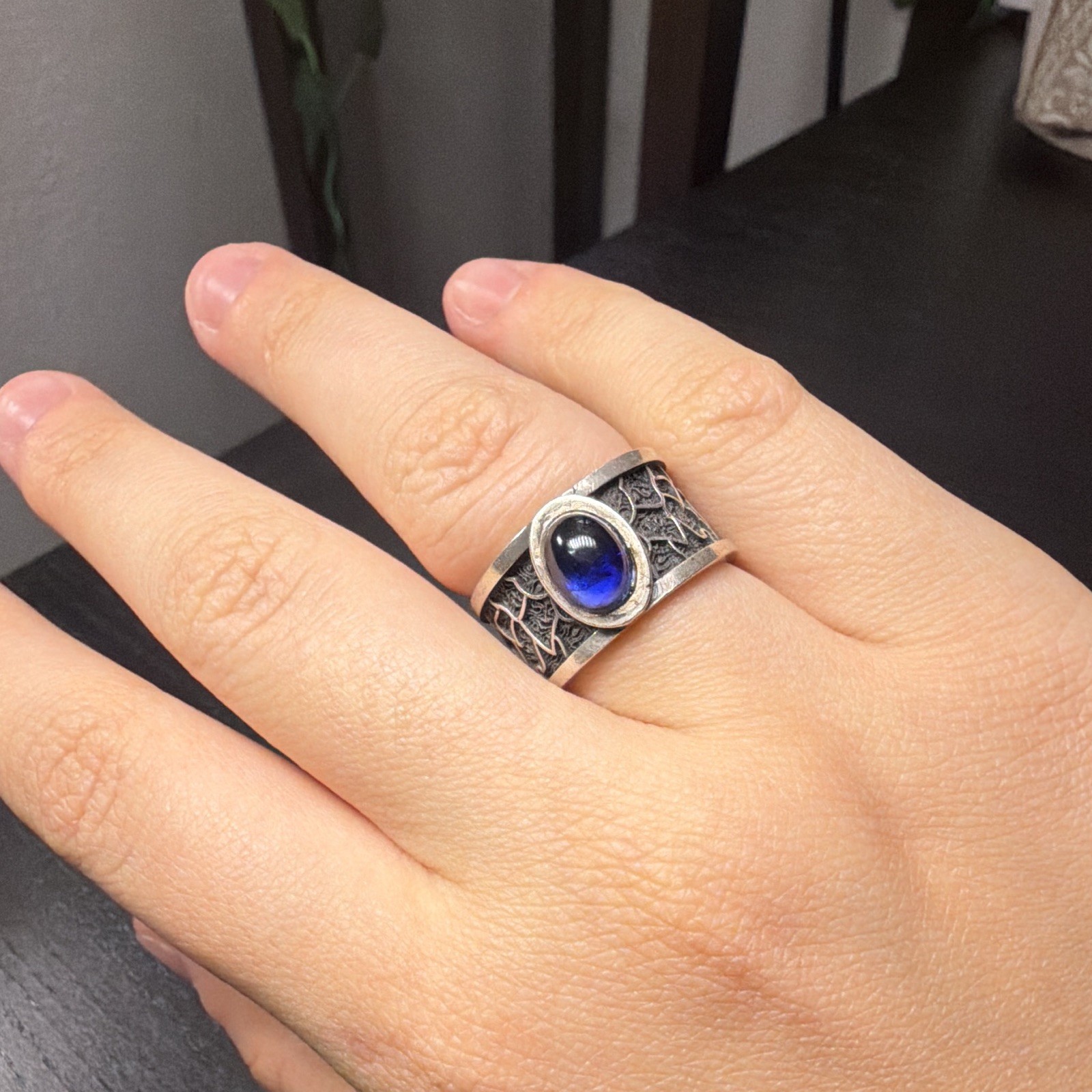Silver Tone Band Ring, Blue Oval Cabochon, Bezel Set, Size 7.5