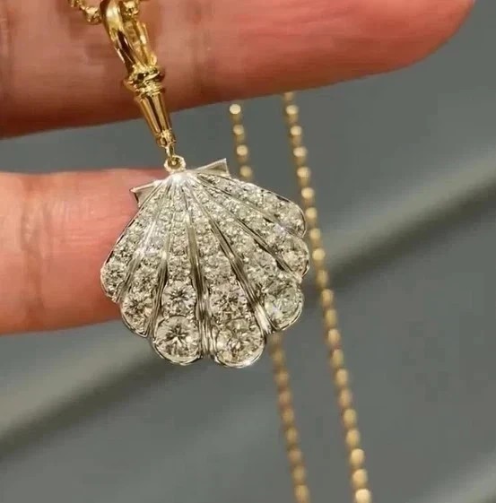 2Ct Round Simulated Diamond Seashell Women’s Pendant In 14K Yellow Gold Plated