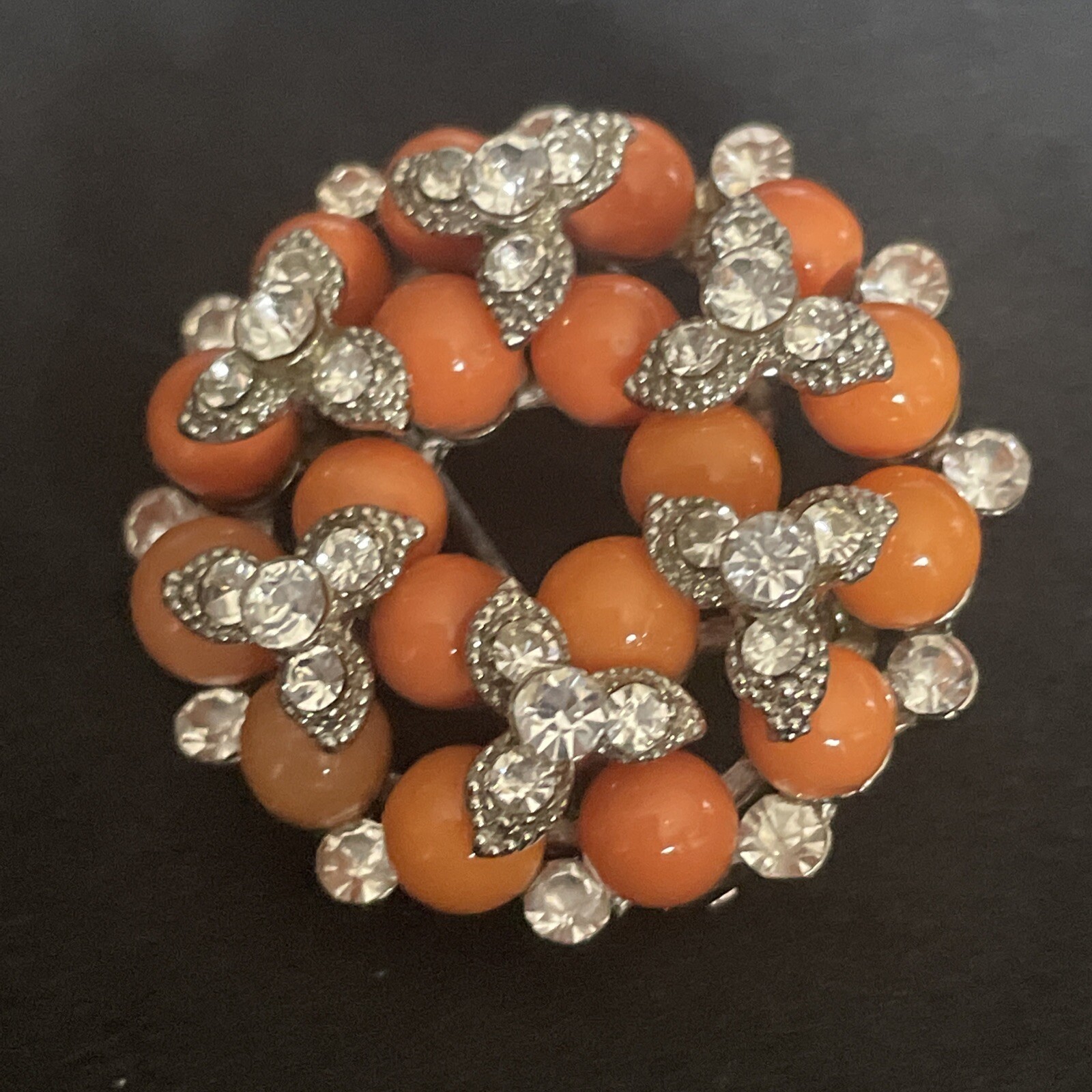 Coral Colored Bead & Rhinetone Wreath Brooch Pendant SilverTone E20