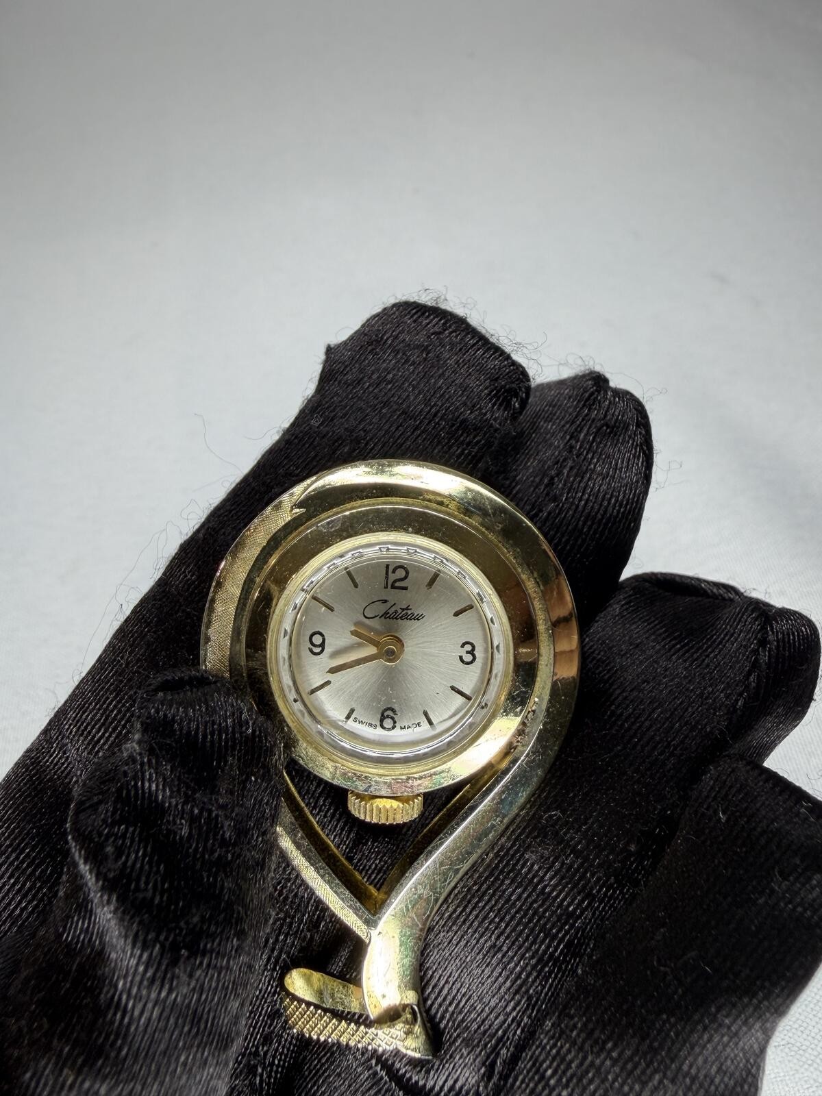 VINTAGE CHATEAU SWISS MADE GOLD TONE PENDANT NECKLACE WATCH