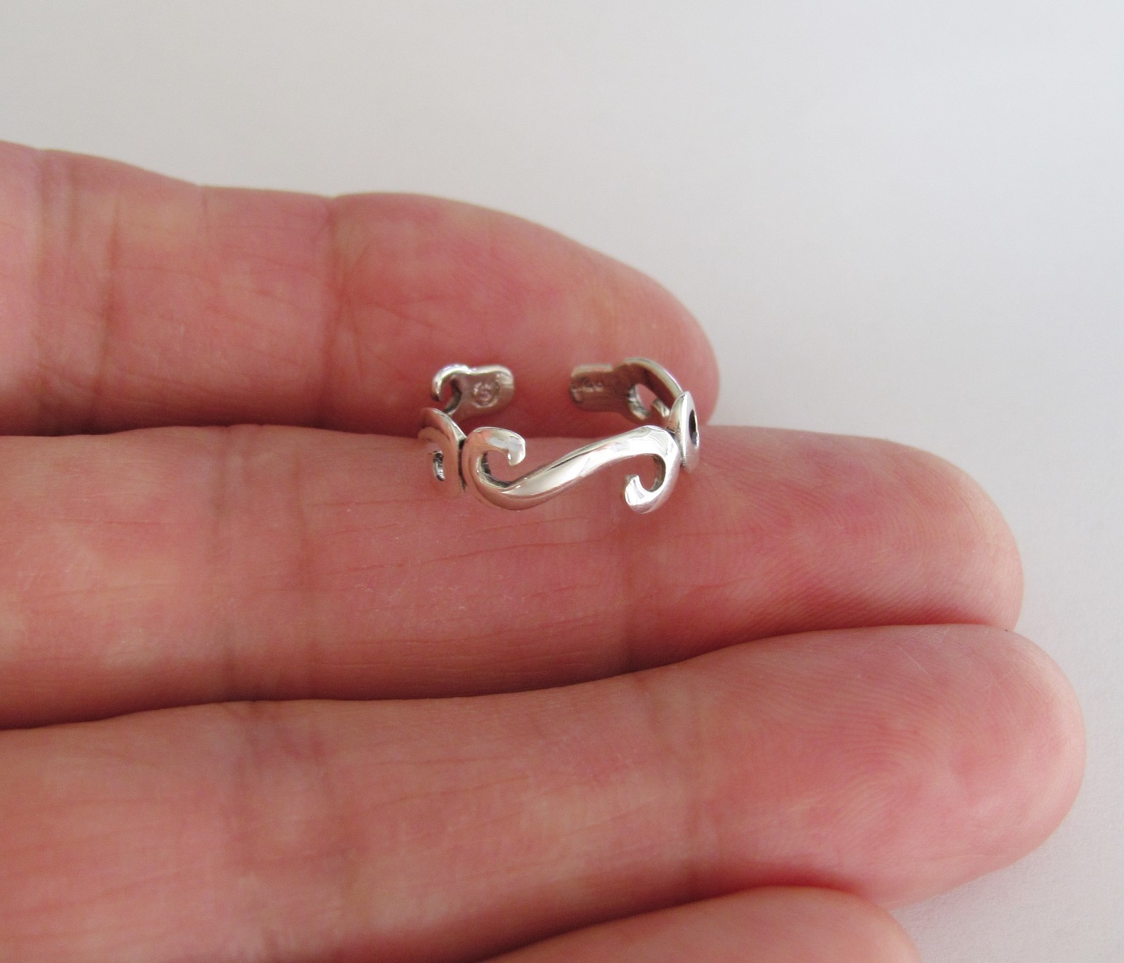 Sterling Silver 3 scroll thin band size 3-5 adjustable toe ring