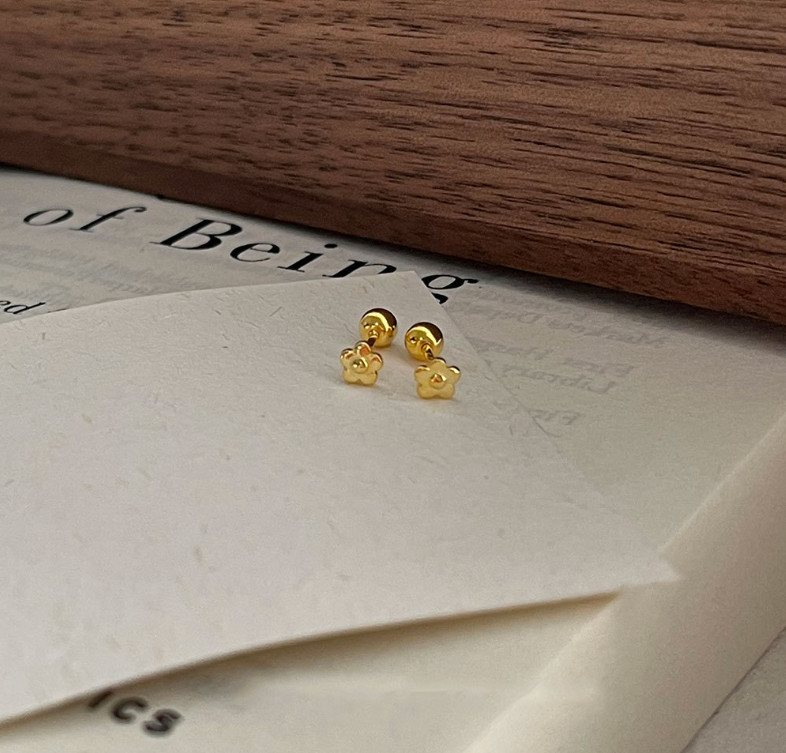 STERLING SILVER Gold Tiny 5mm Daisy Flower SCREW BACK STUD EARRINGS Gift I117
