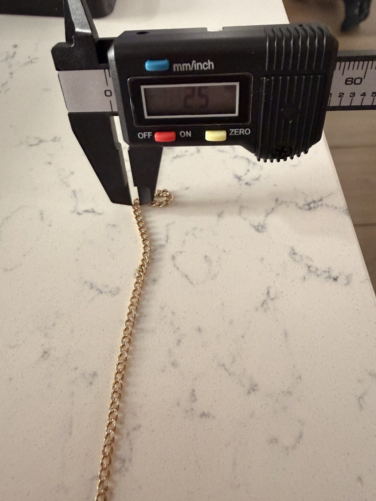 10k solid Gold chain with Lobster Clasp, No Stone, 3 gram /2.5 mm thick and 18in