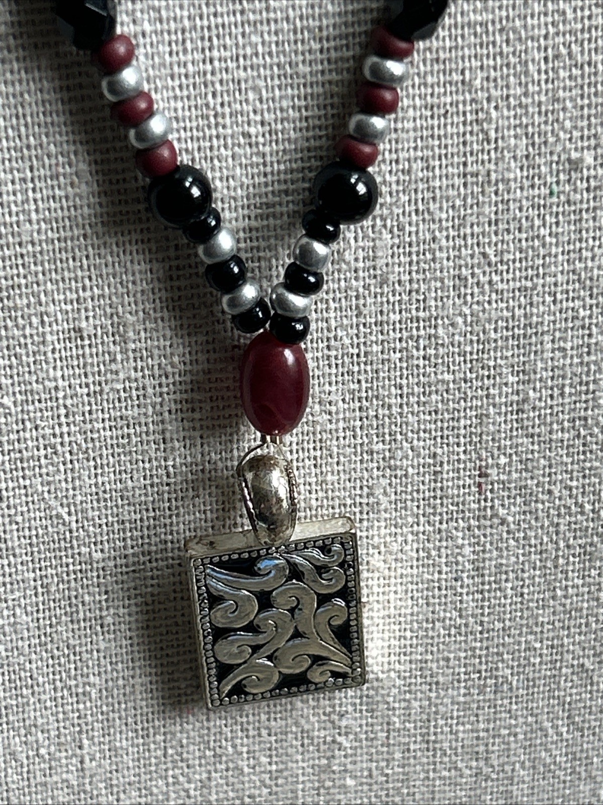 VTG Necklace Acrylic Glass Strand Black Red Beads Silver Toned Pendant 11”