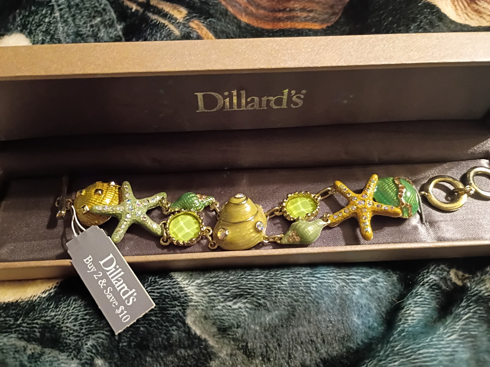 Dillard’s Gold Tone Beach Sea Life Charm Link Bracelet Starfish Green Crystal