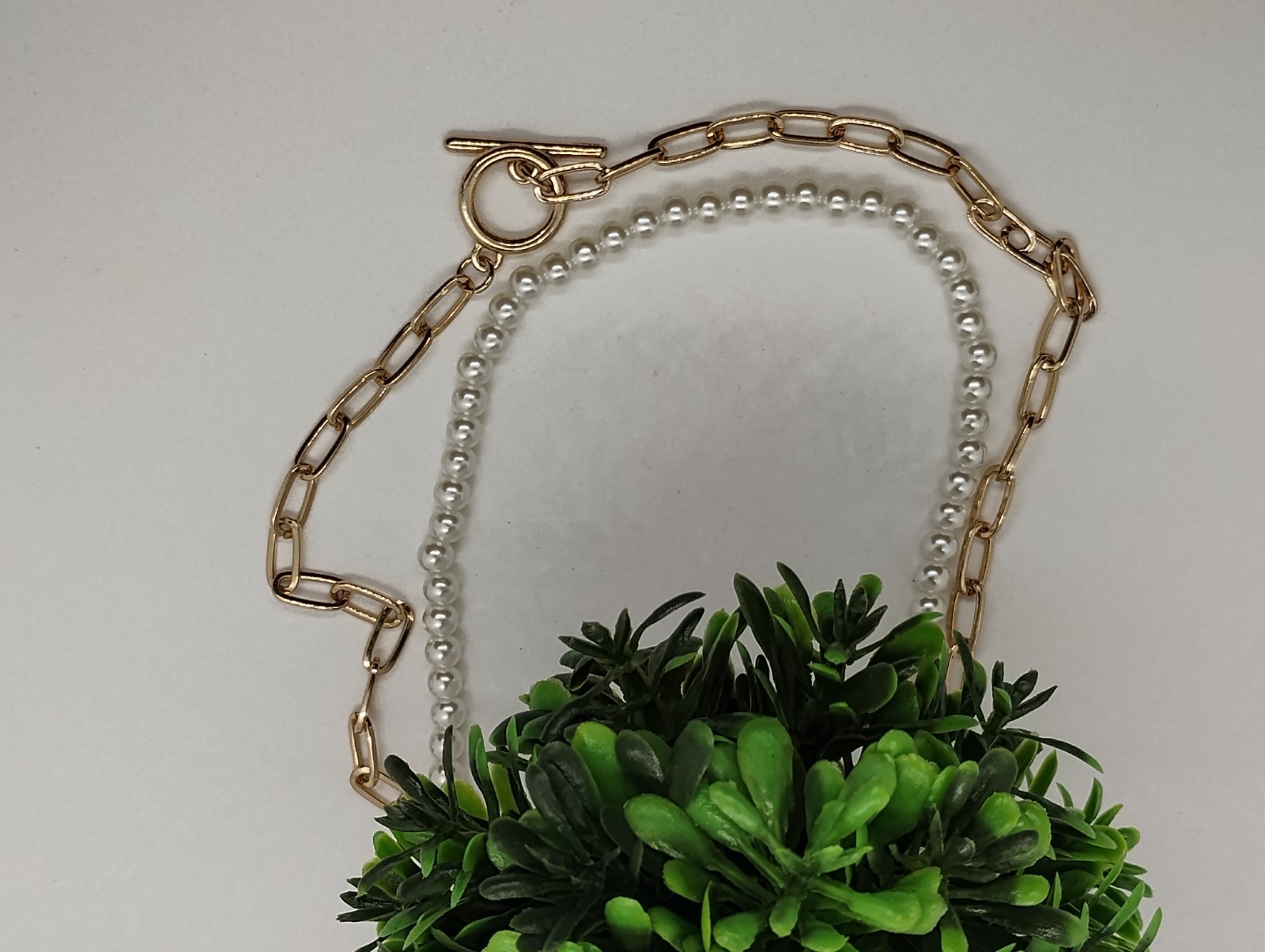 Adjustable Sizable Gold Tone And Pearl Toggle Layered Necklace