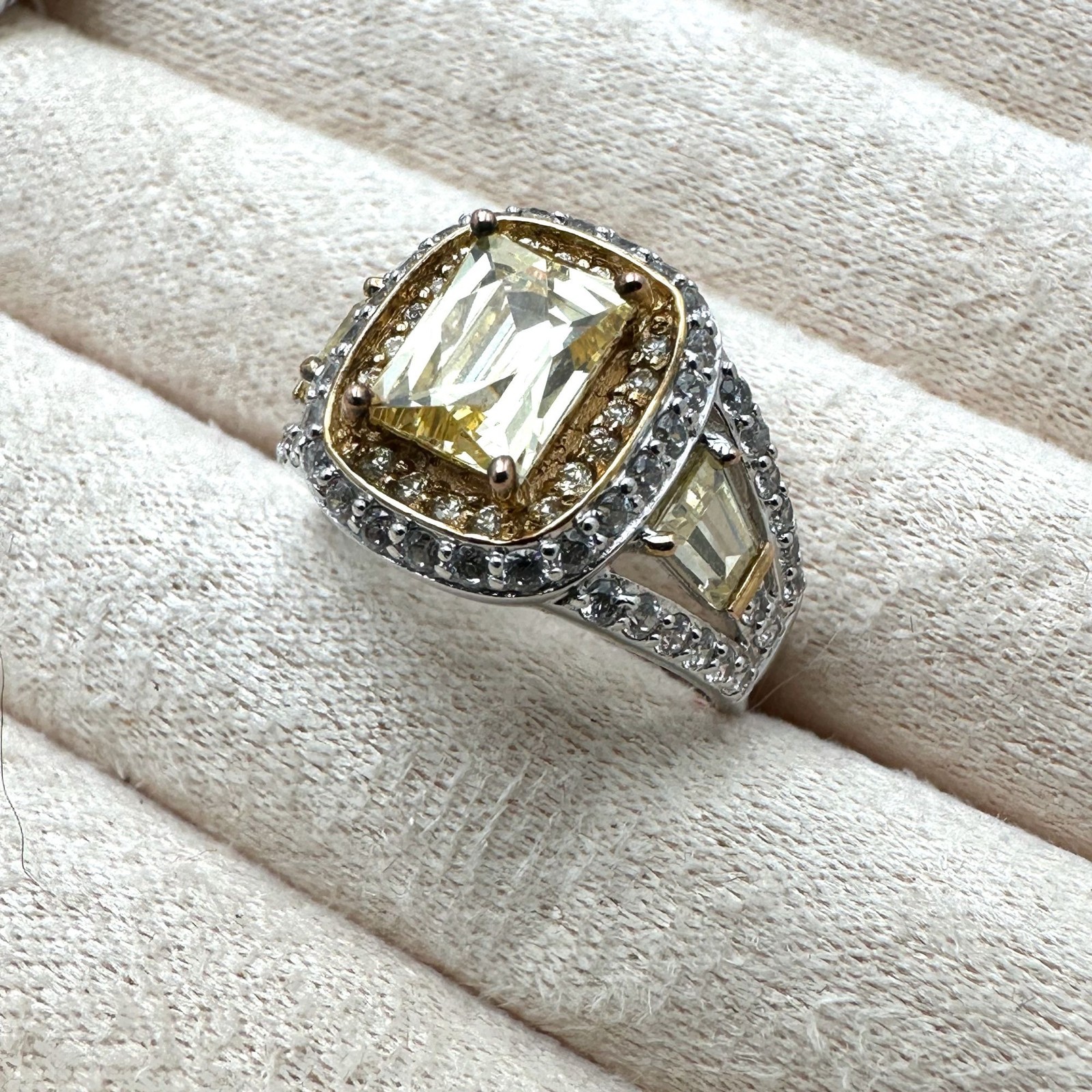 Tycoon Bella Luce Simulated Canary Cubic Zirconia Sterling Silver Ring Size 7