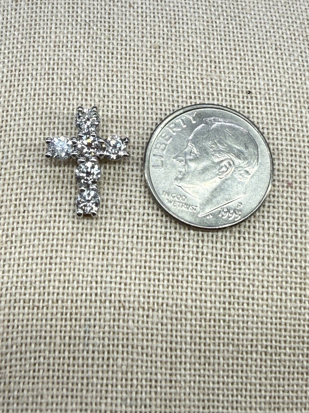 14karat White Good Diamond (.90 Carat) Pendant With Six Round Brilliant Cut Dia