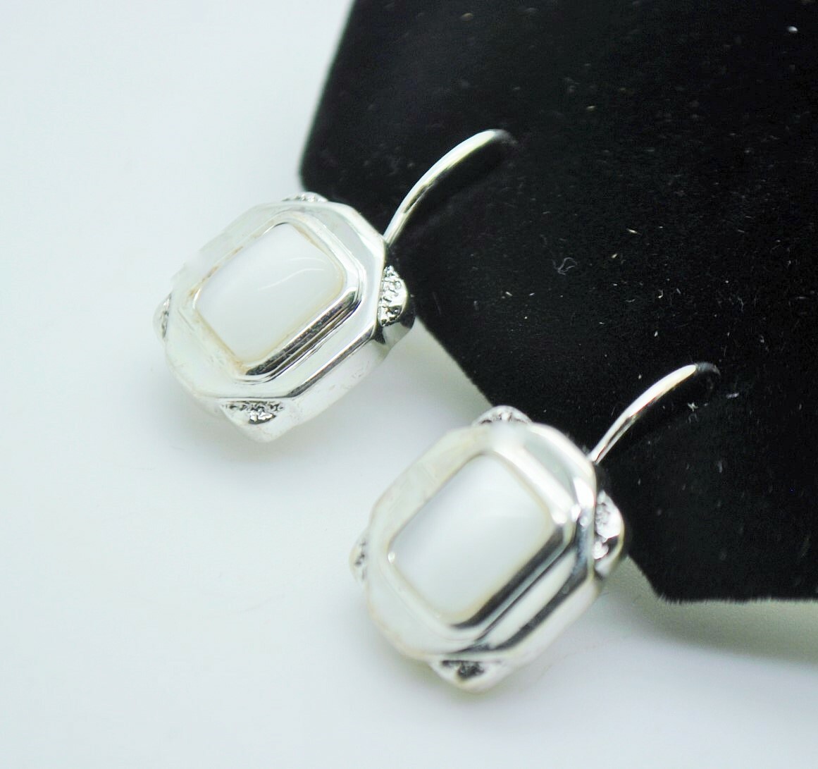 Simply design rectangle shape white cat eye stud/dangle fashion earrings 208
