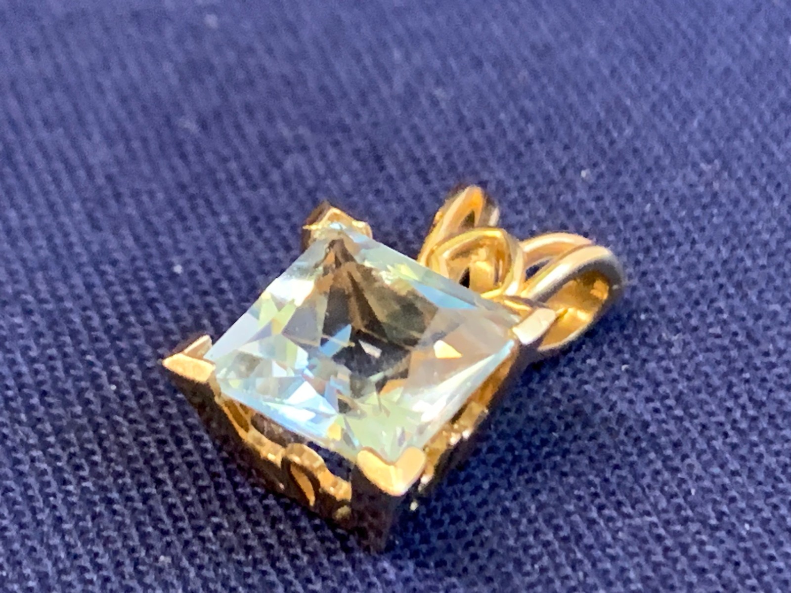 14K Yellow Gold Pendant 1.48g Fine Jewelry Aquamarine Color Charm *READ*