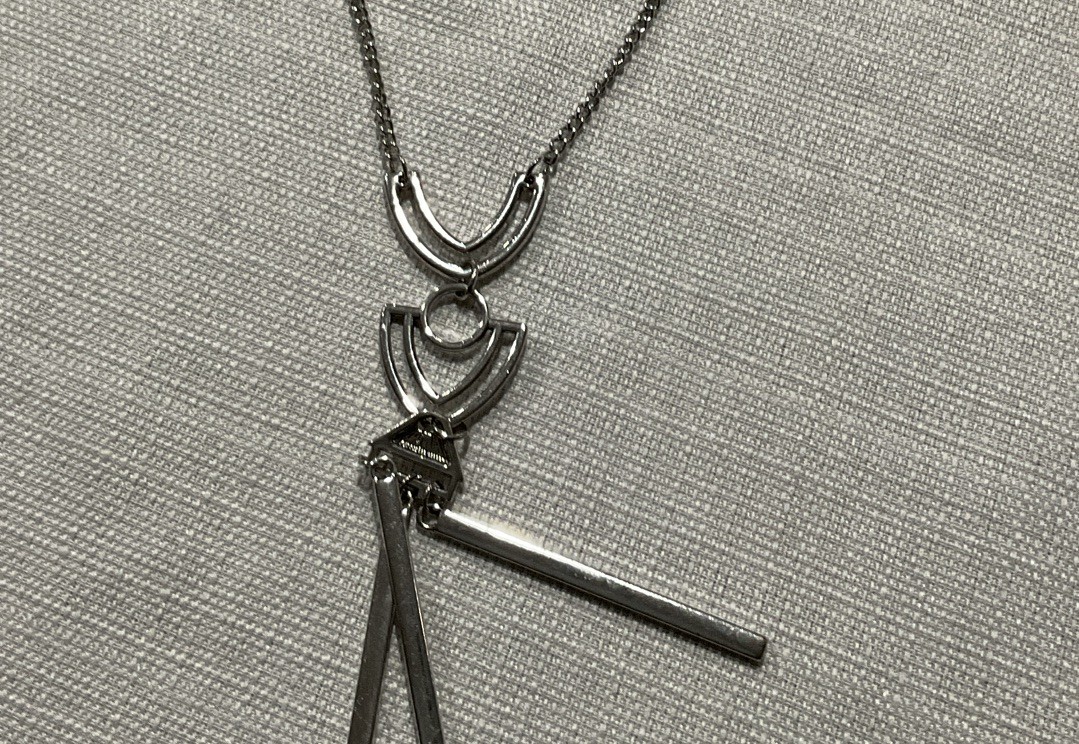 Silver Tone Cable Chain Necklace Asymmetrical Charm Pendant Lobster Closure28 in