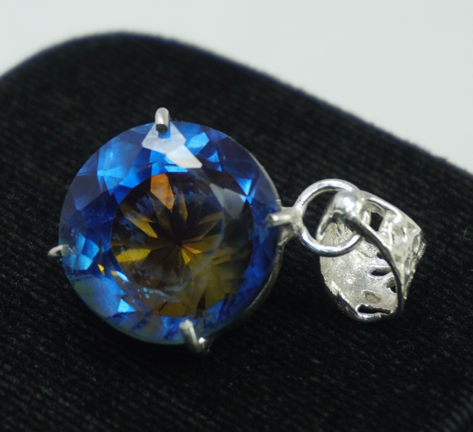Round Cut 35 Ct+ Natural Pitambari Sapphire 925 Solid Silver Pendant Gemstone