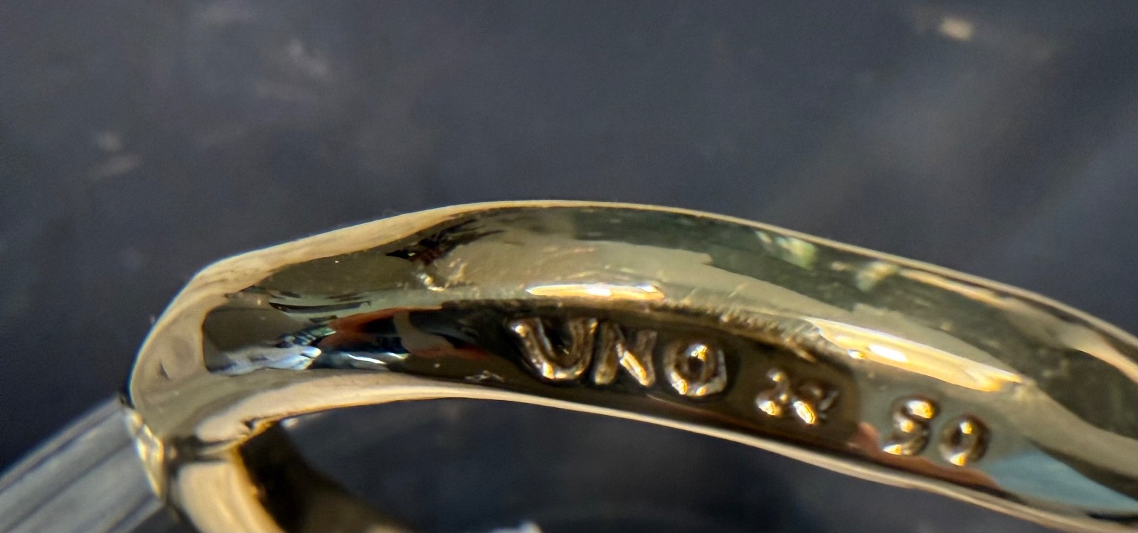 UNO de 50 gold plated nail shaped bracelet