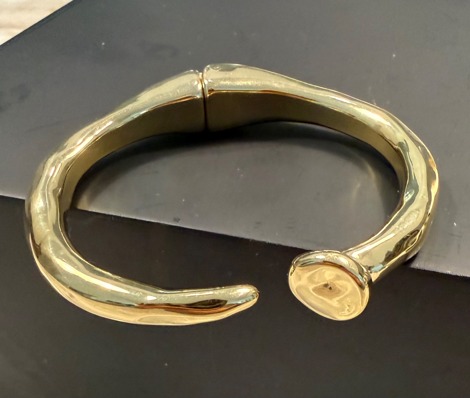 UNO de 50 gold plated nail shaped bracelet