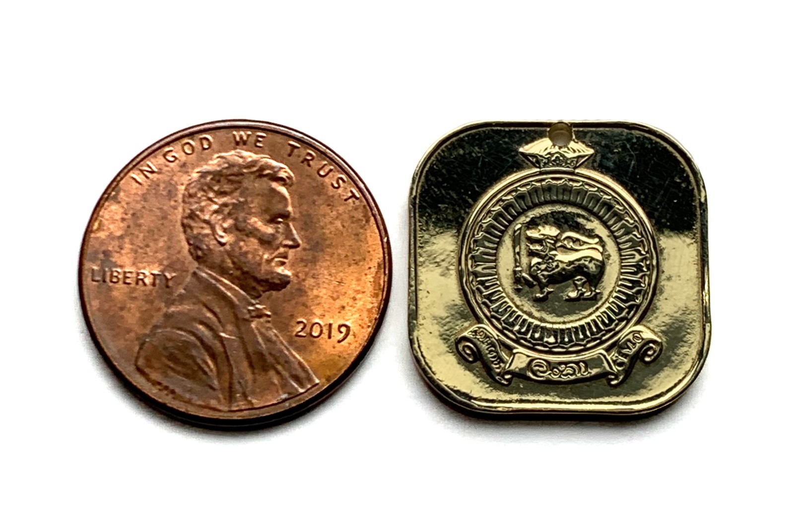 1963 Ceylon Sri Lanka 5 Ct coin pendant golden lion kastane sword Colombo 000307
