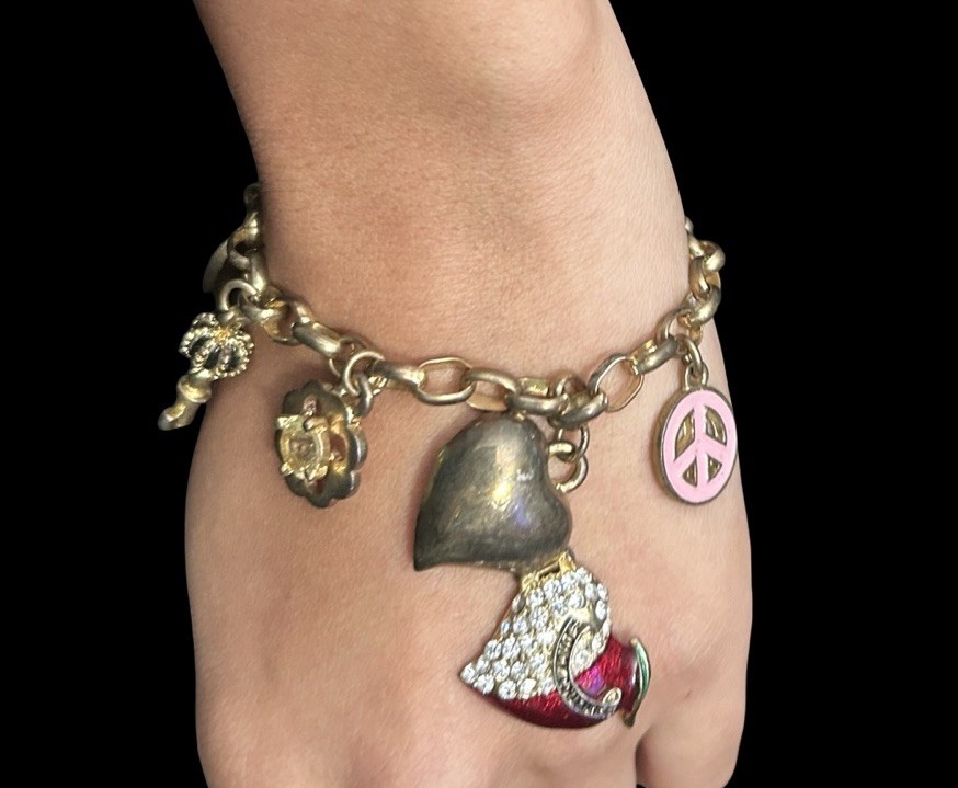 VTG Juicy Couture 7 Charms Necklace & Bracelet Set Hearts Peace Music Note READ