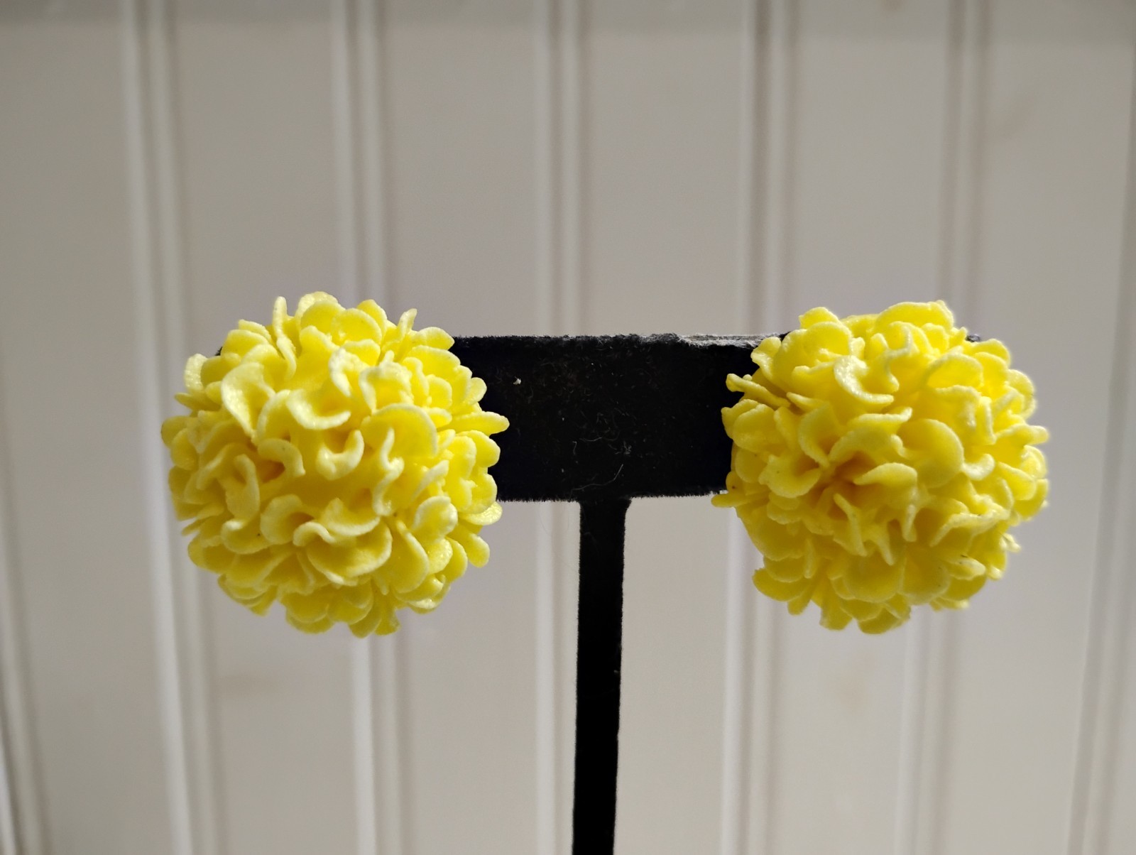 Vintage ST Metal Yellow Plastic Carnation Flower Blossom Clip-On Earrings