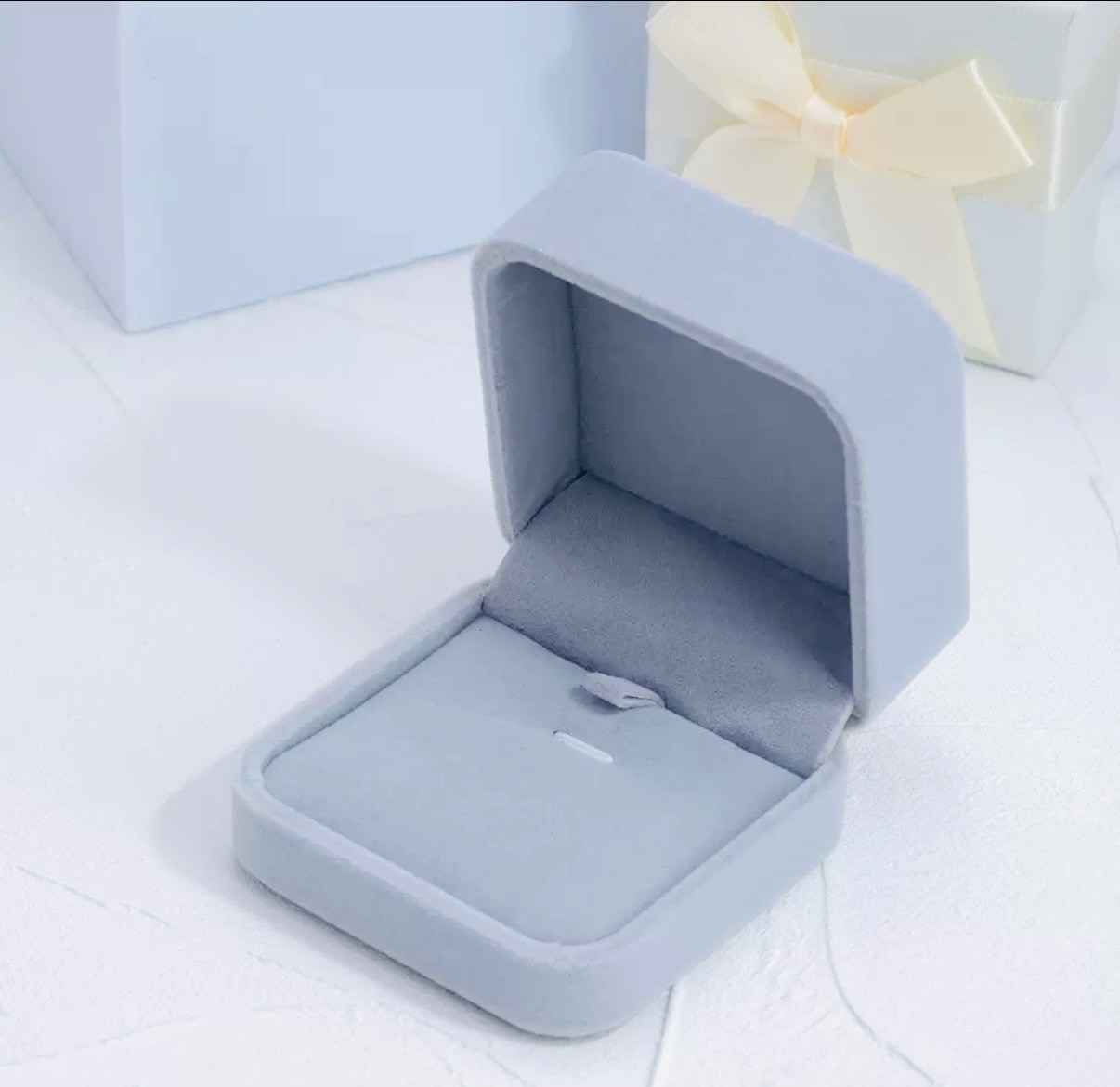 Exquisite Luxury Flower Brooch – Elegant Costume Jewelry Gift with Gift Box