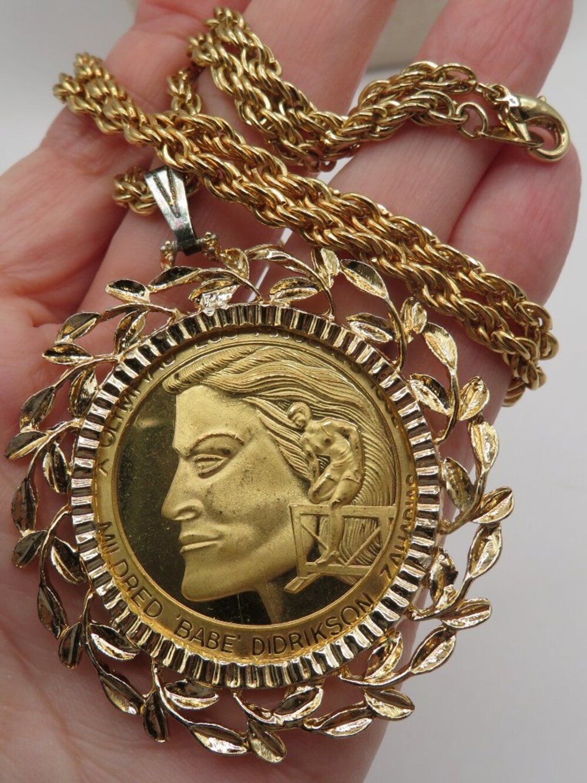Babe Didrikson Zaharias Commemorative Medallion Pendant Gold Tone Necklace