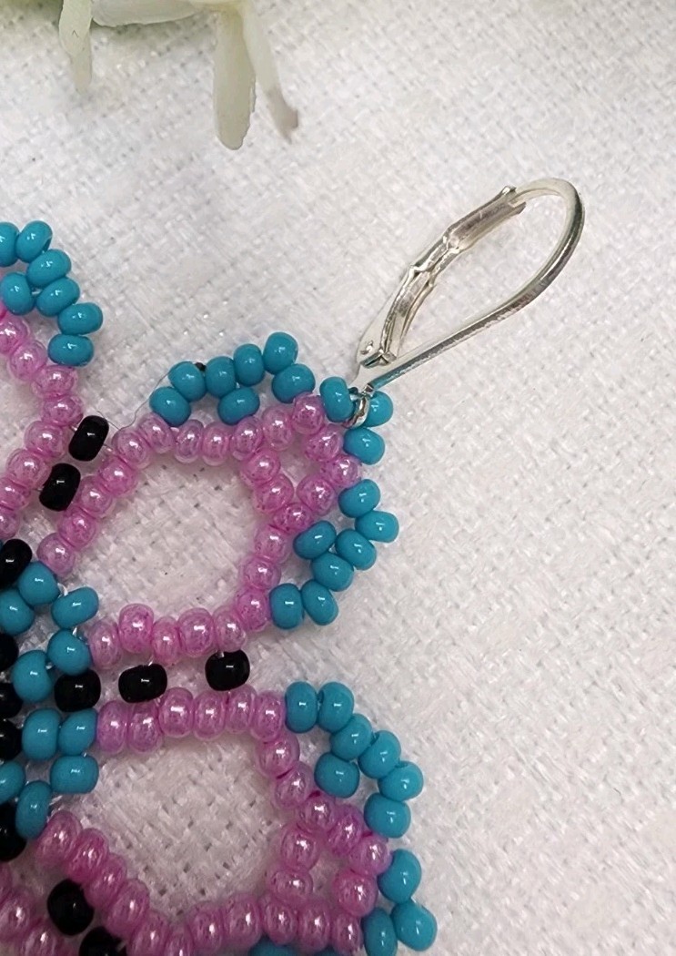 Elegant Beaded Earrings, Handmade Flower Desing Jewelry. Pink Color