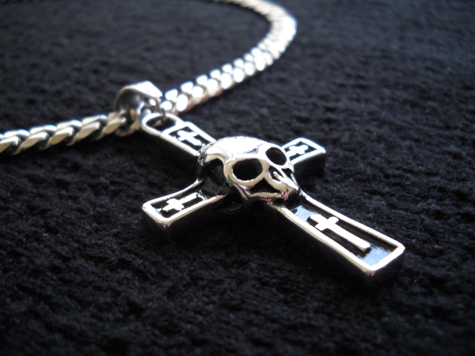 Stainless Steel Gothic Skull Cross Biker Pendant Necklace with 22″ Chain