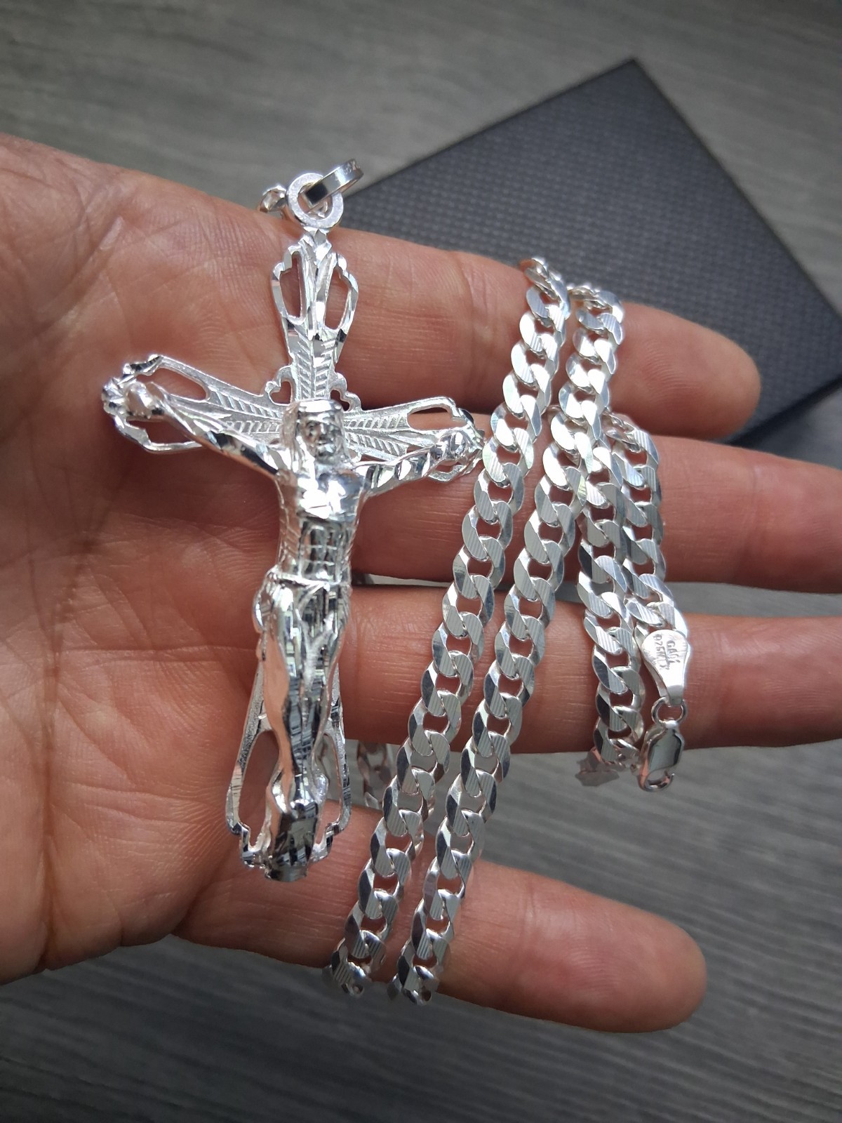 cadena y crucifijo Plata 925mx 41.5gramos de peso 24″ de larga 6mm anchor