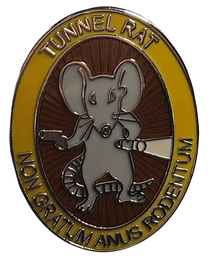 US ARMY TUNNEL RAT VIETNAM VETERAN HAT/LAPEL PIN
