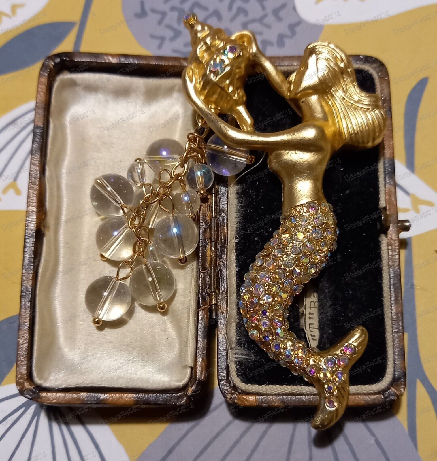 VINTAGE STYLE GOLDTONE MERMAID BROOCH IRRIDESCENT RHINESTONES BEADS UNIQUE FAB
